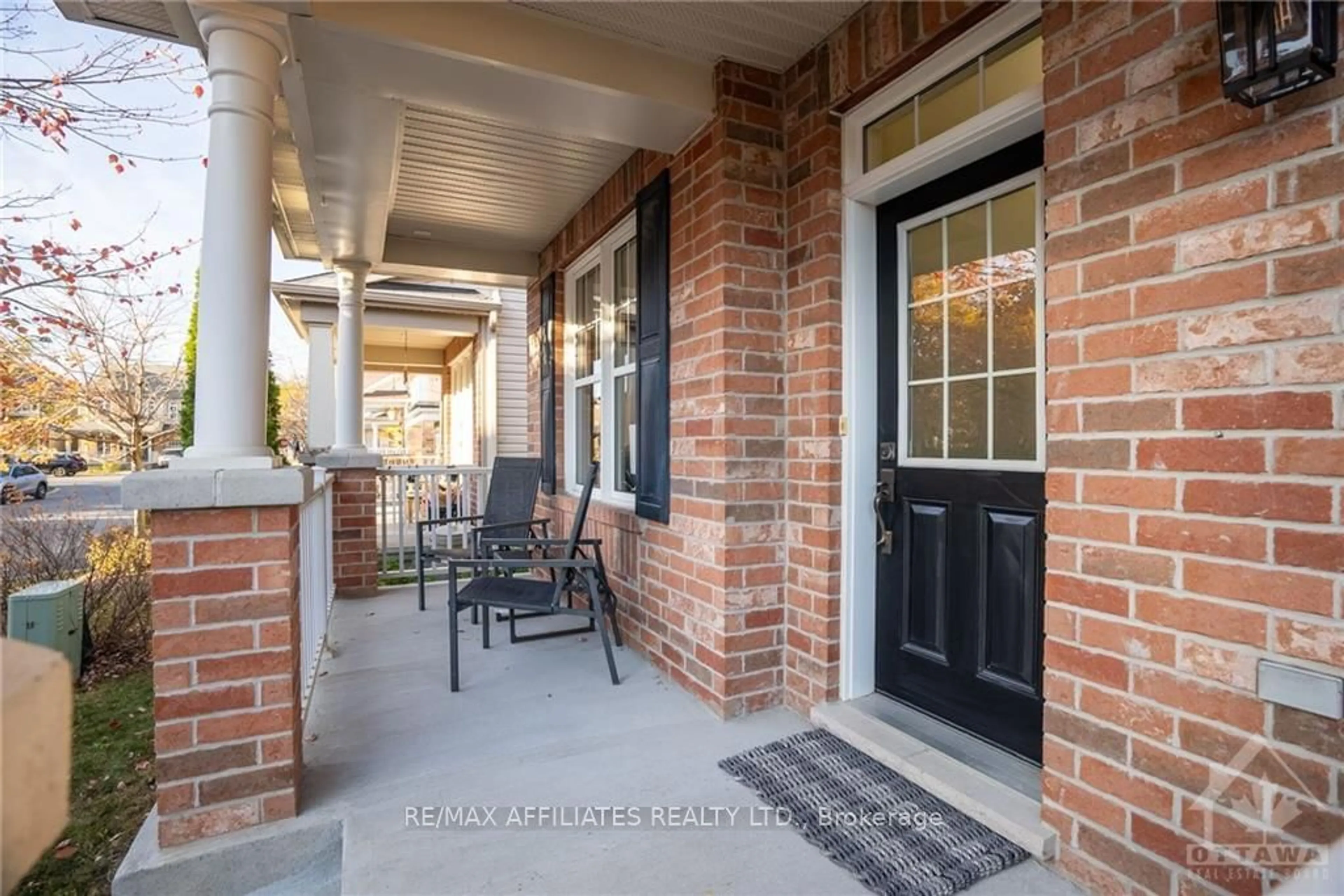 Indoor entryway, wood floors for 2629 WATERMUSIC, Barrhaven Ontario K2J 0T4