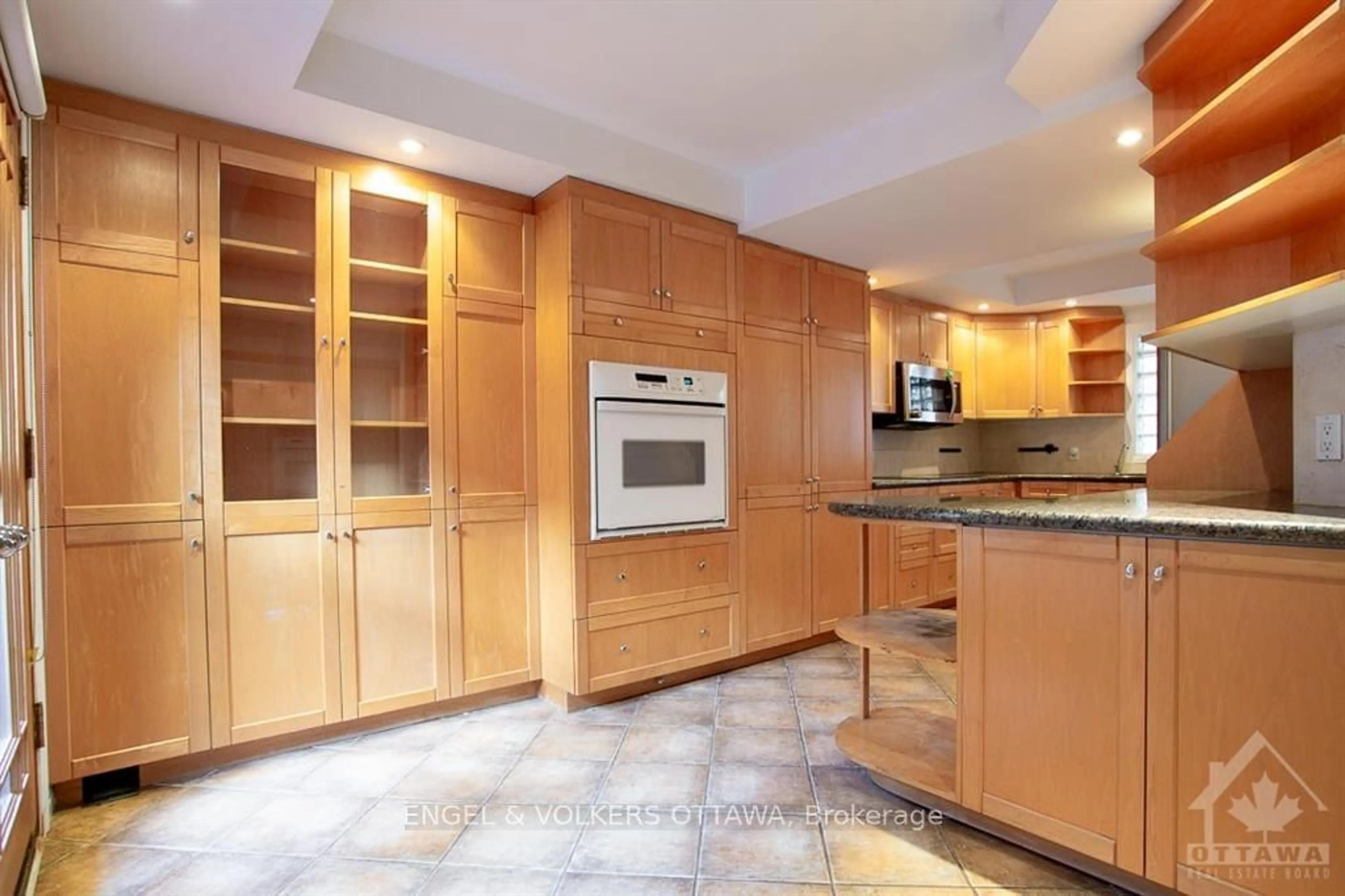 Kitchen, wood floors for 310 CATHCART St #12, Lower Town - Sandy Hill Ontario K1N 5C4