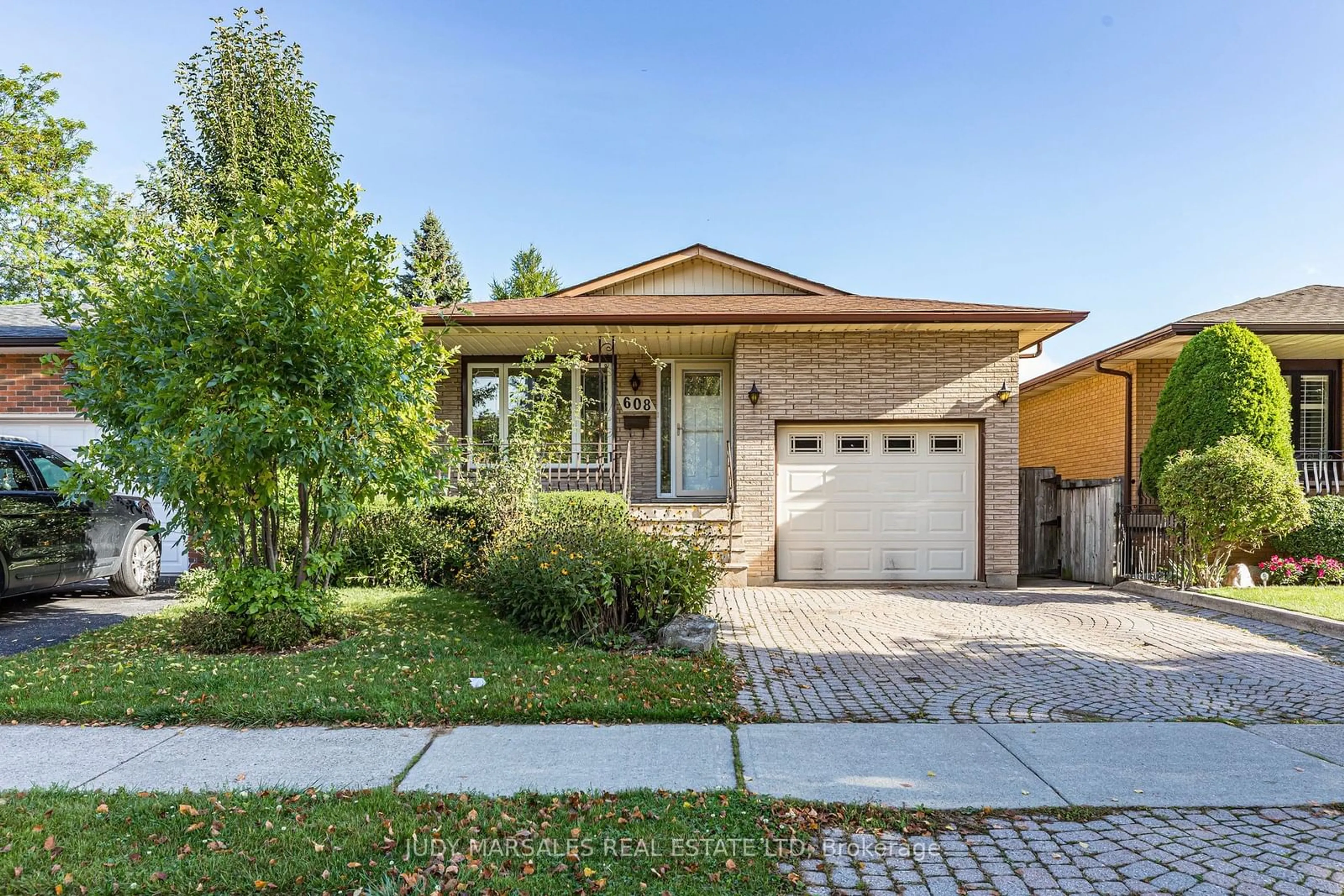 Frontside or backside of a home, the street view for 608 Stone Church Rd, Hamilton Ontario L9B 1A7