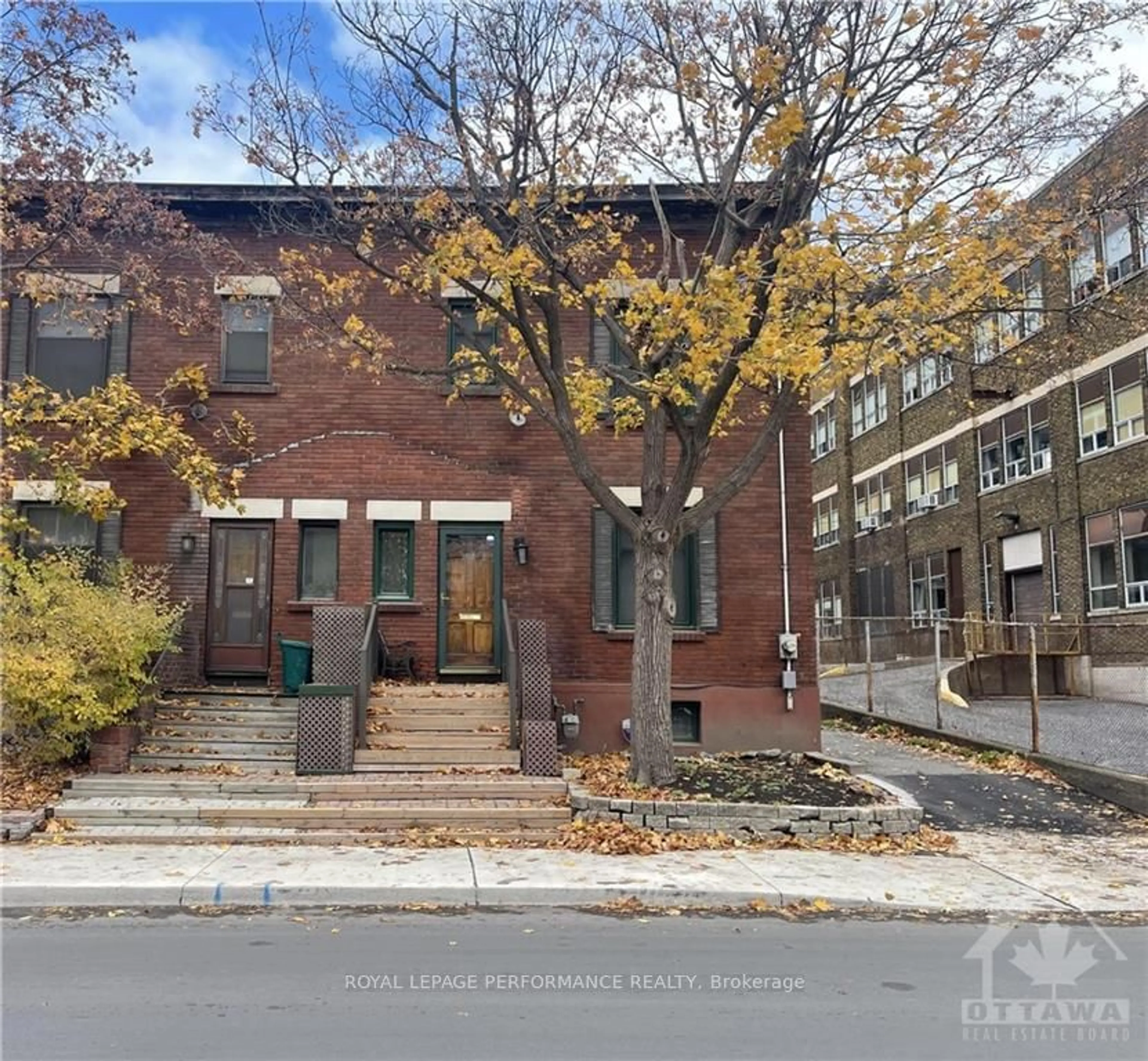 A pic from exterior of the house or condo, the front or back of building for 453 SLATER St, Ottawa Centre Ontario K1R 5C2