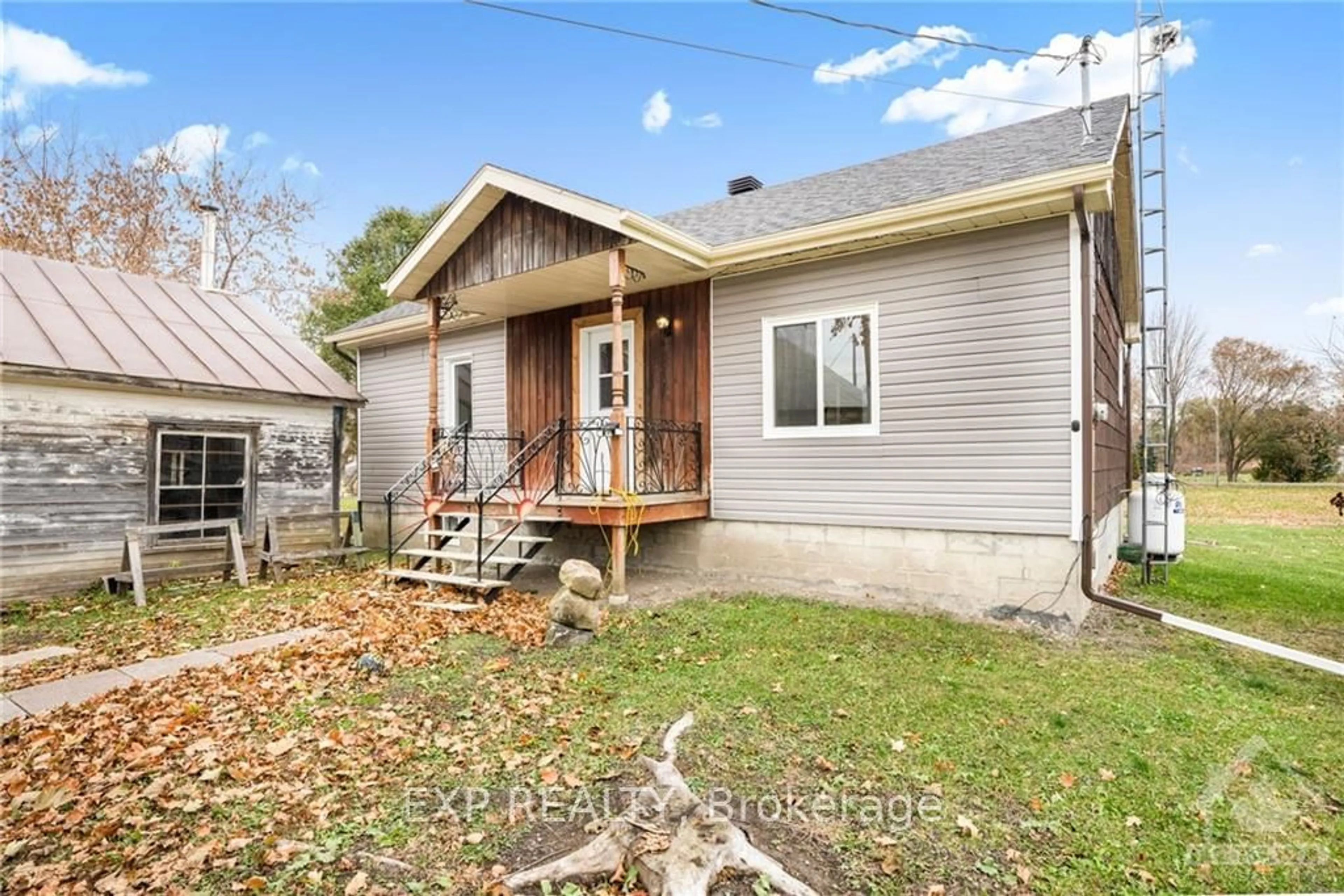 Frontside or backside of a home, cottage for 21944 MAIN St, North Glengarry Ontario K0B 1H0