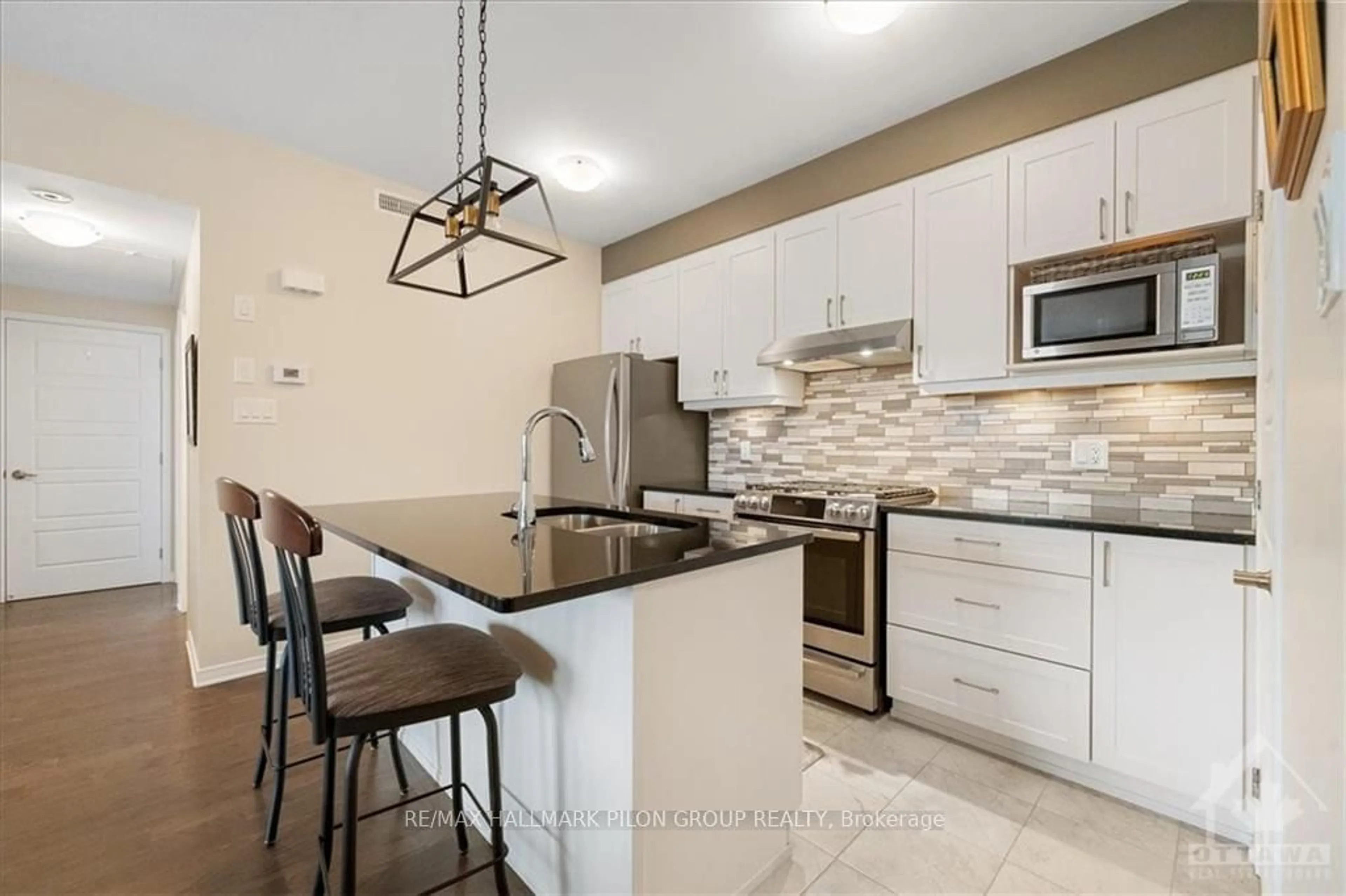 Open concept kitchen for 365 HALIBURTON Hts #C, Kanata Ontario K2V 0J3