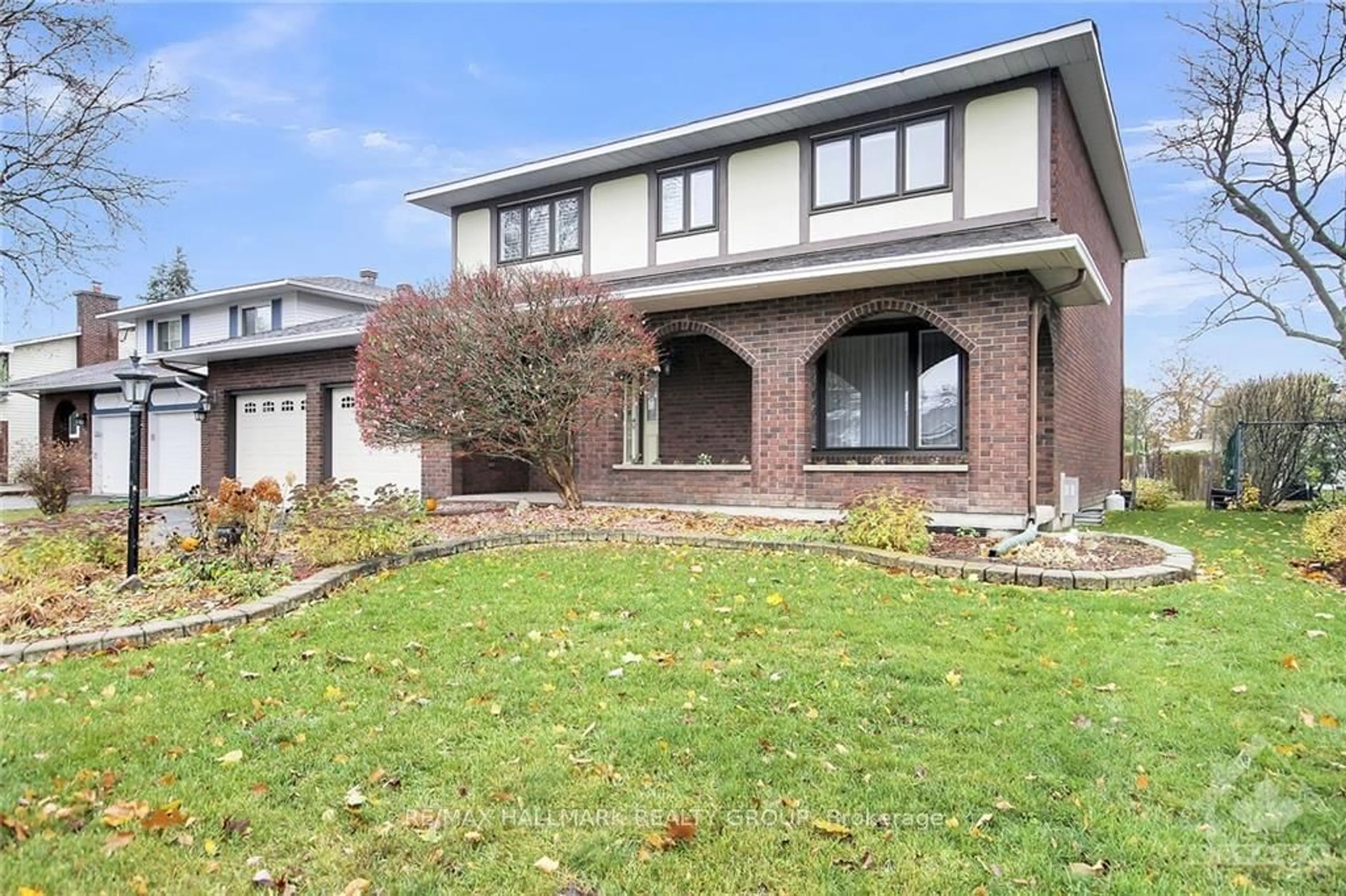 Home with brick exterior material for 17 GROUSE Ave, Barrhaven Ontario K2J 1R2