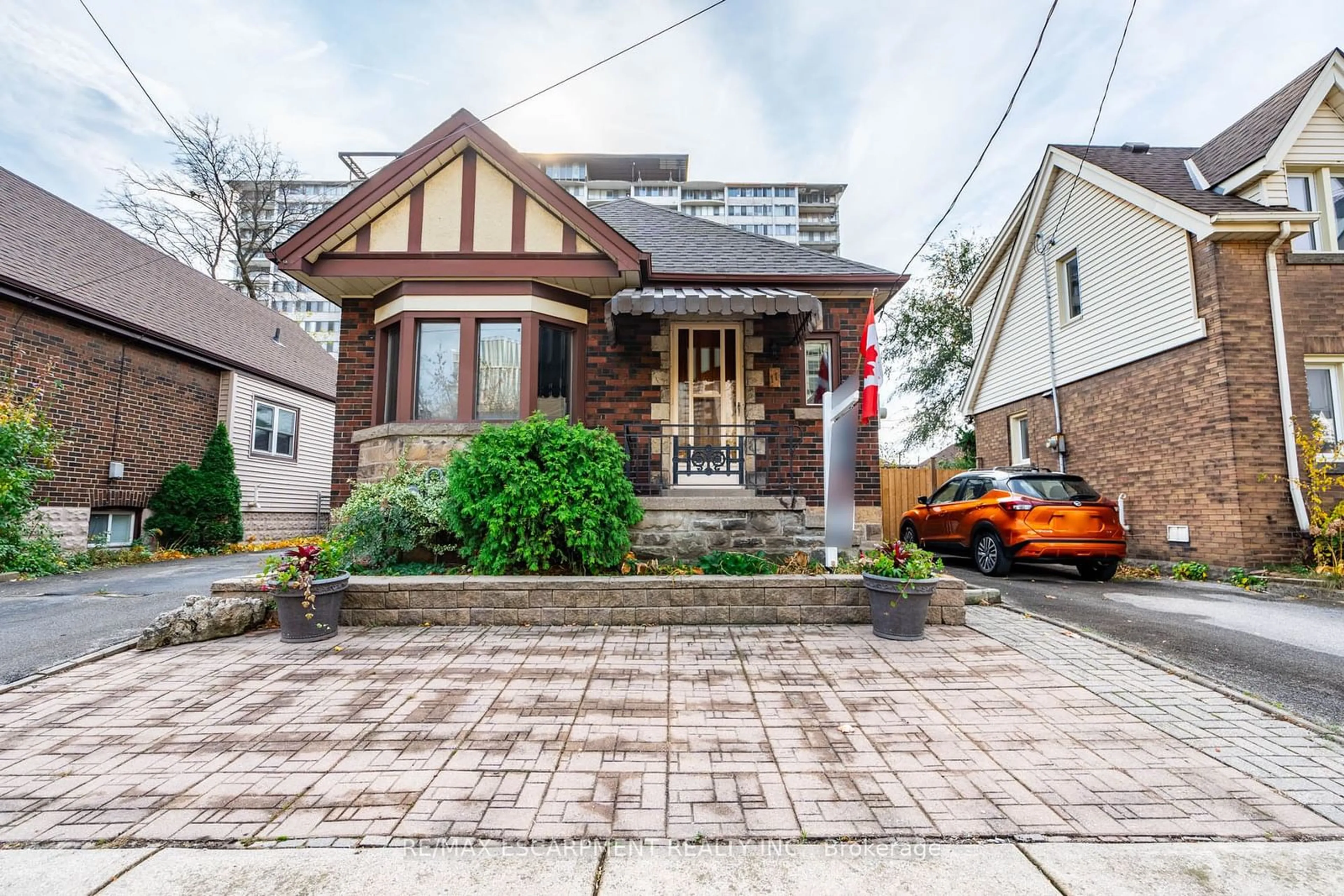 Frontside or backside of a home, the street view for 11 WESANFORD Pl, Hamilton Ontario L8P 1N5