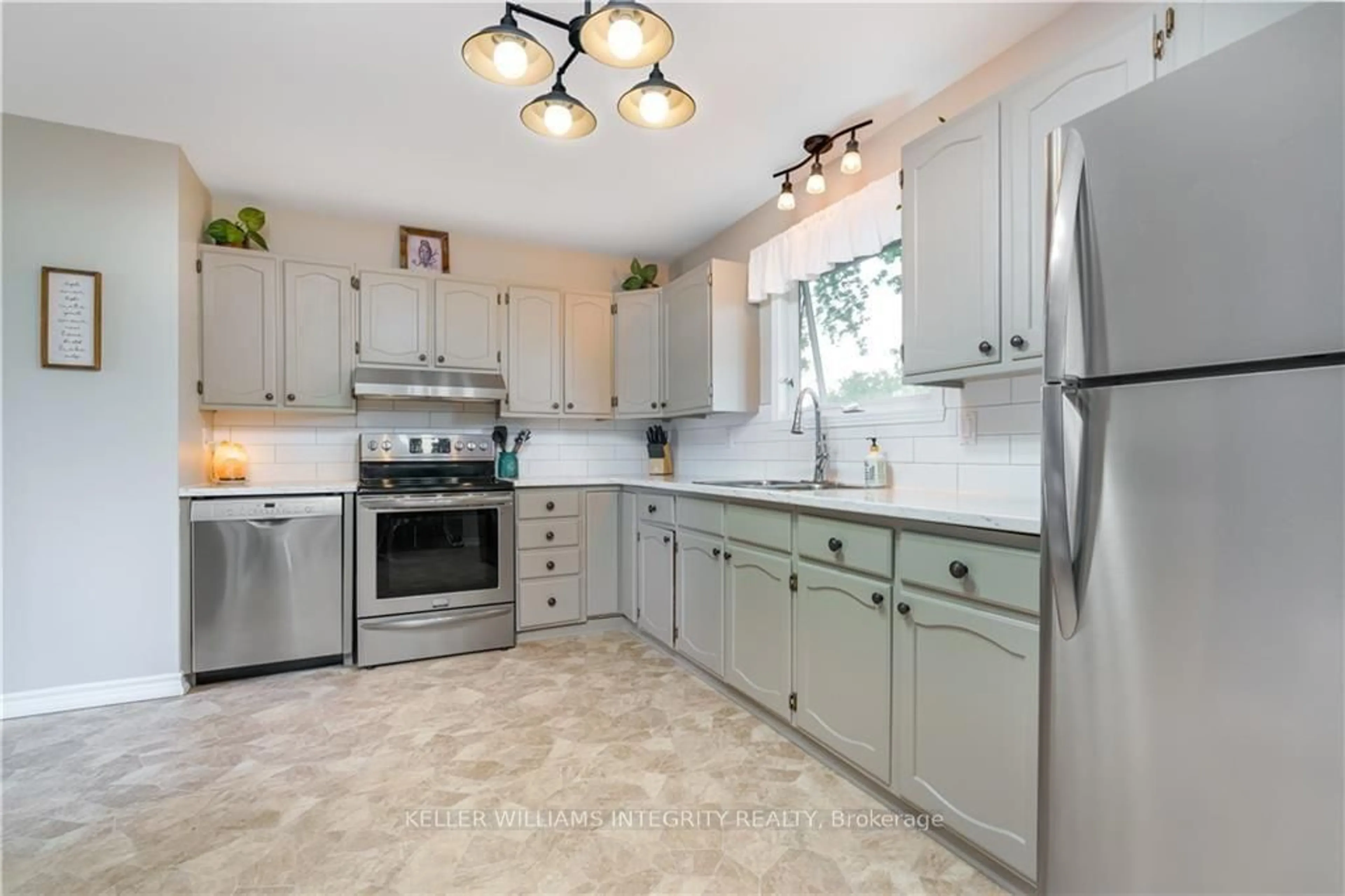 Kitchen, ceramic floors, cottage for 3101 POIRIER Ave, Cornwall Ontario K6K 1C6