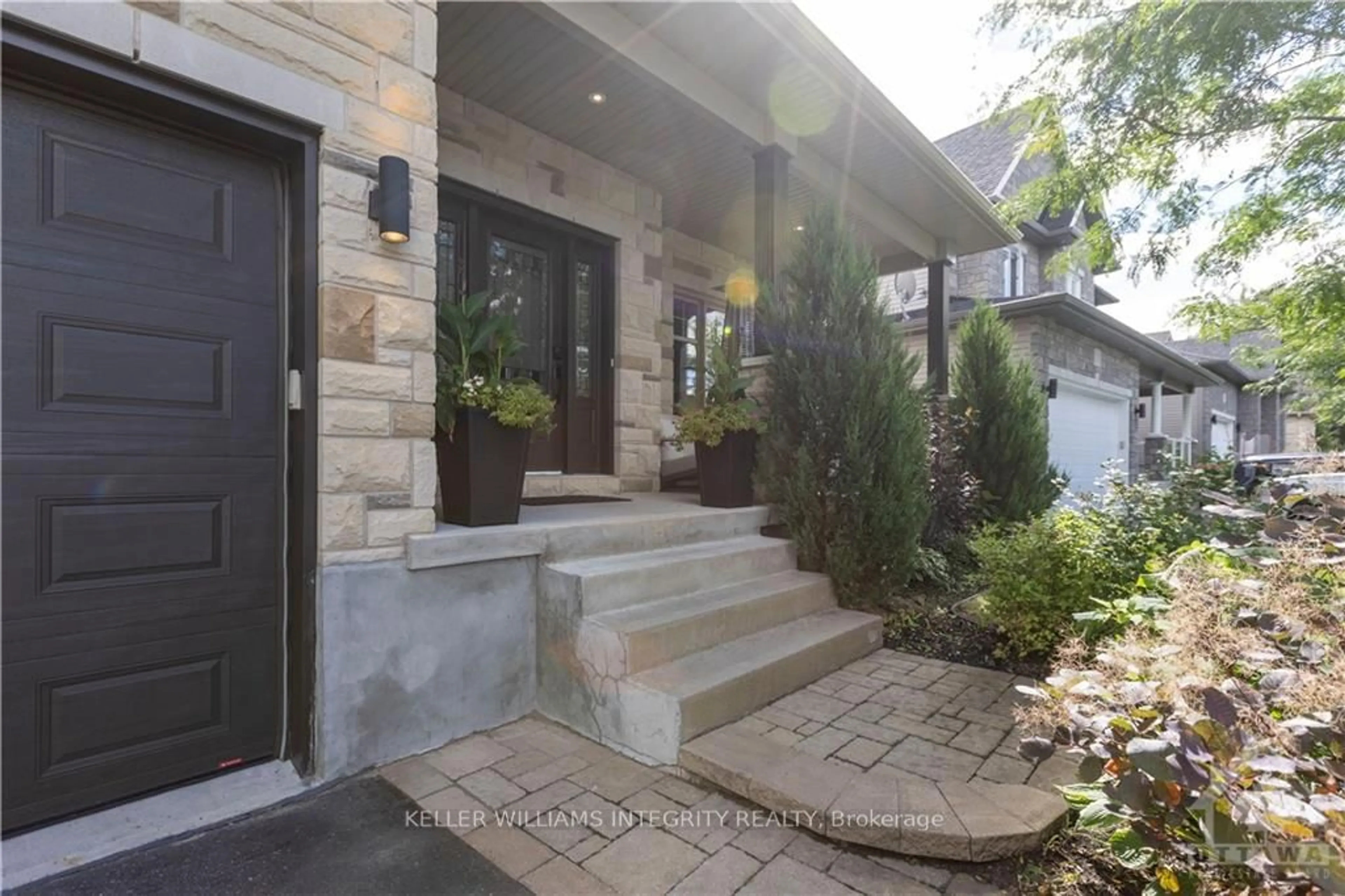 Indoor entryway, cement floor for 89 SOUTH INDIAN Dr, The Nation Ontario K0A 2M0