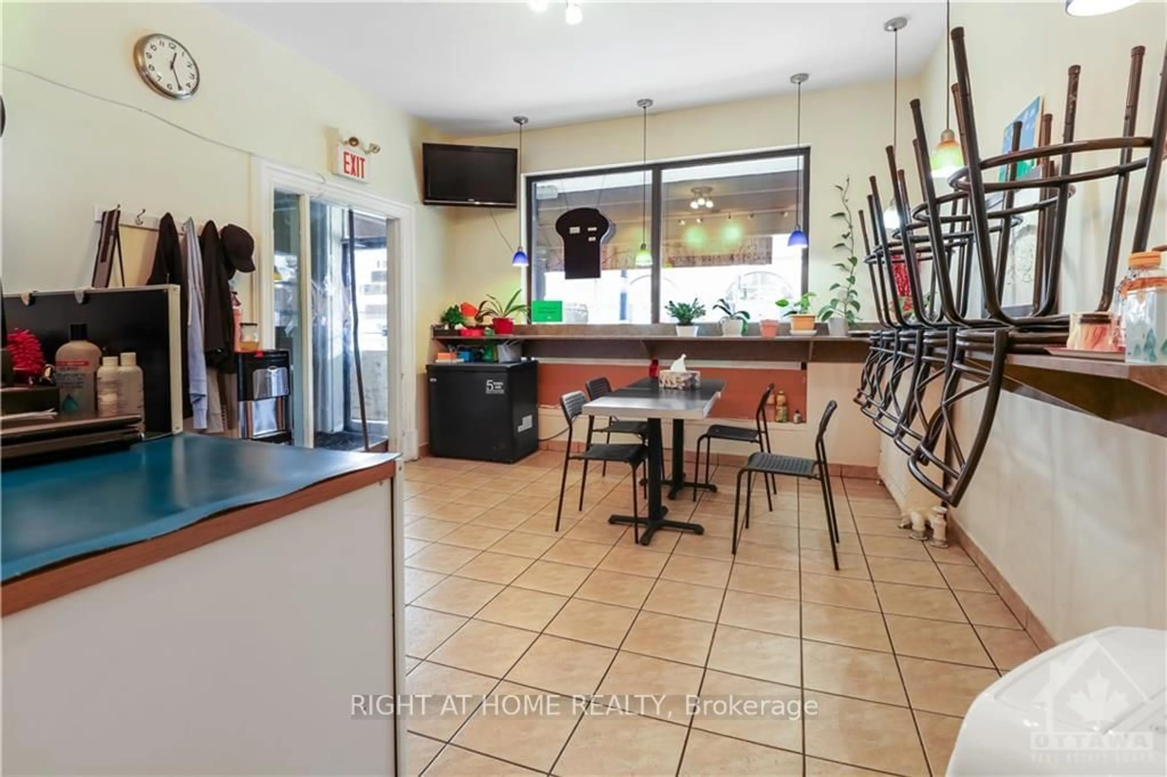 Standard kitchen for 508 RIDEAU St, Lower Town - Sandy Hill Ontario K1N 5Z6