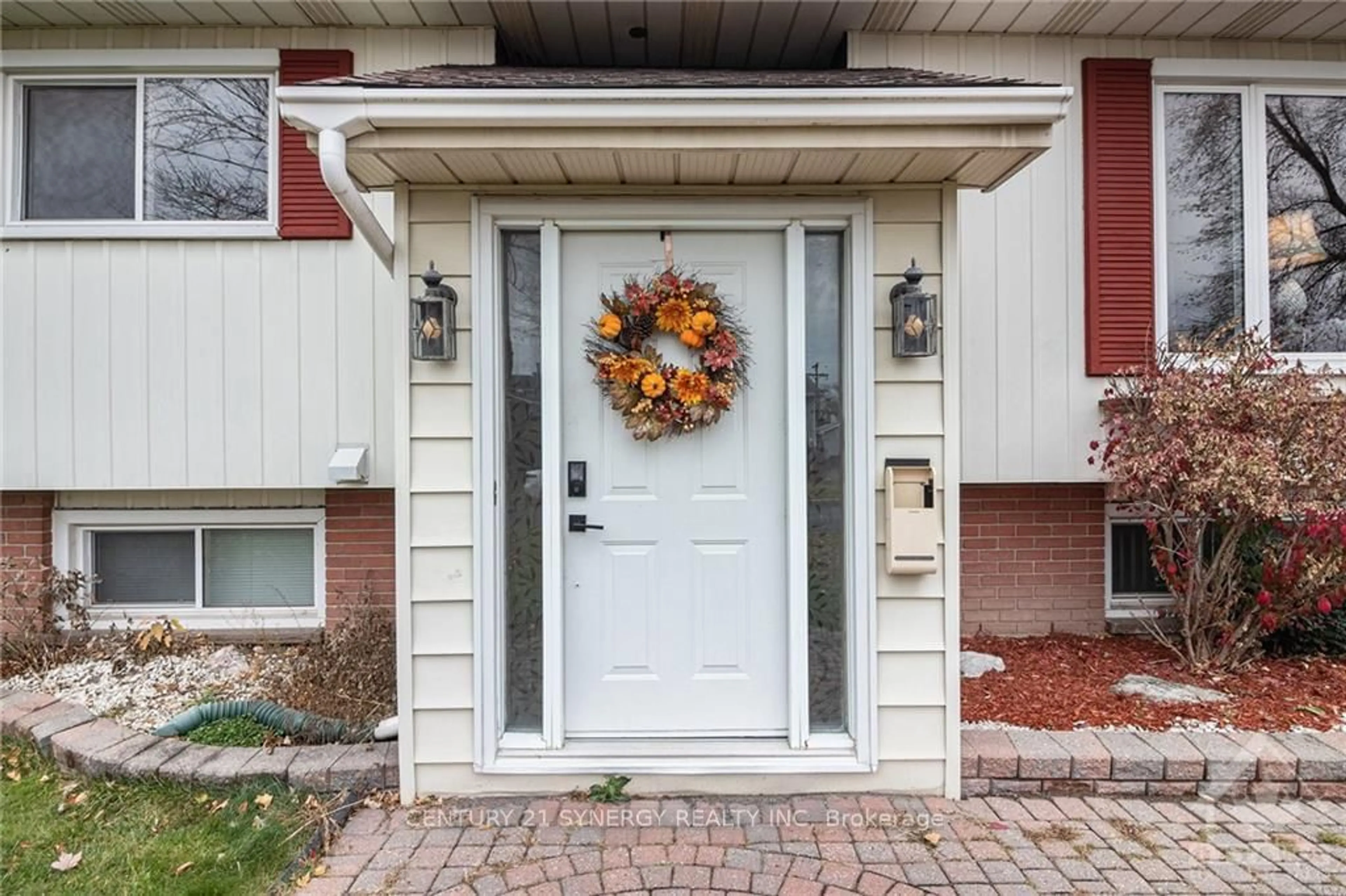 Indoor entryway, wood floors for 1535 BEACONFIELD St, Orleans - Cumberland and Area Ontario K1E 1R3