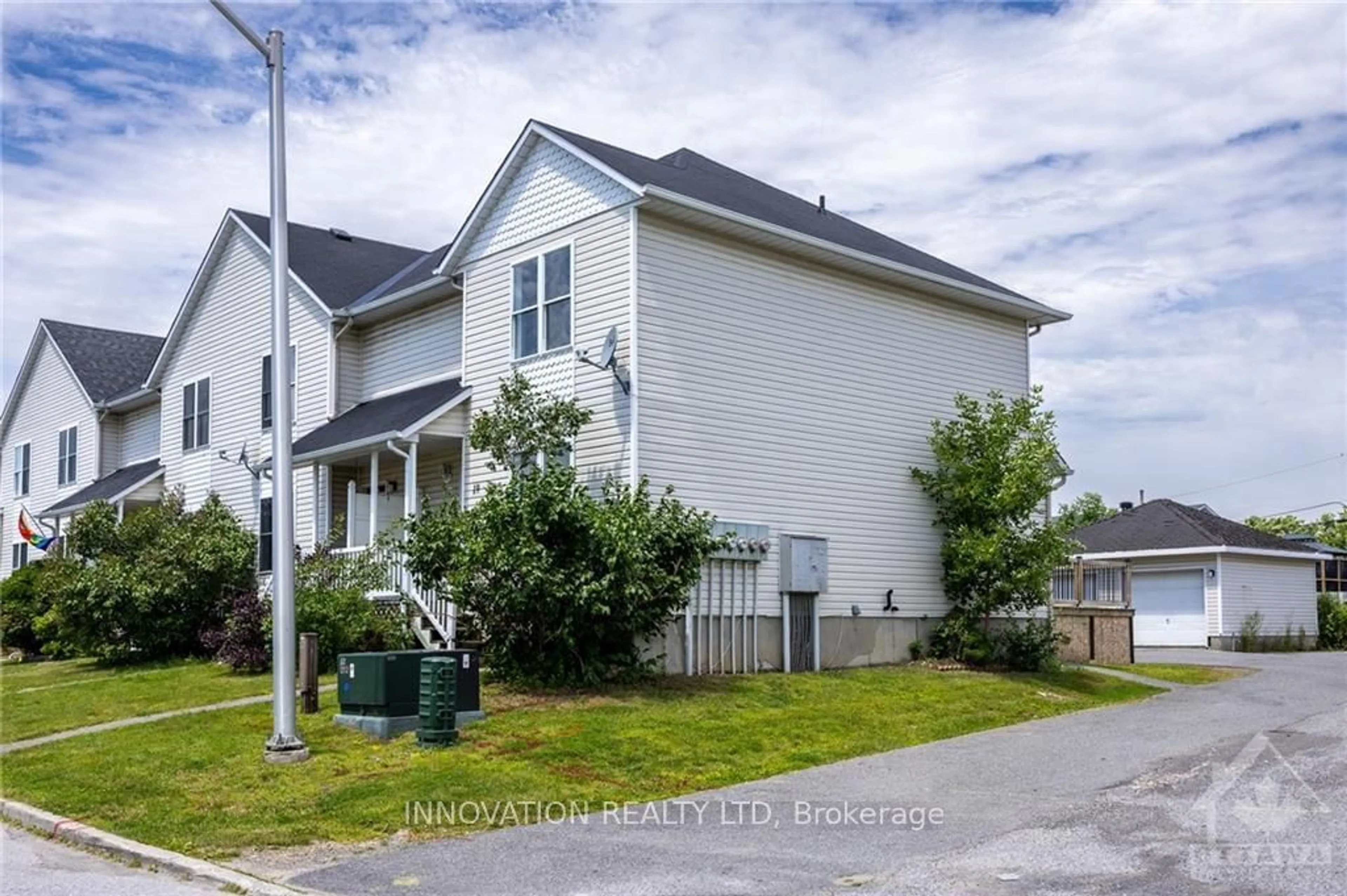 A pic from exterior of the house or condo, the street view for 19 JOHNSTON St, Carleton Place Ontario K7C 4R7