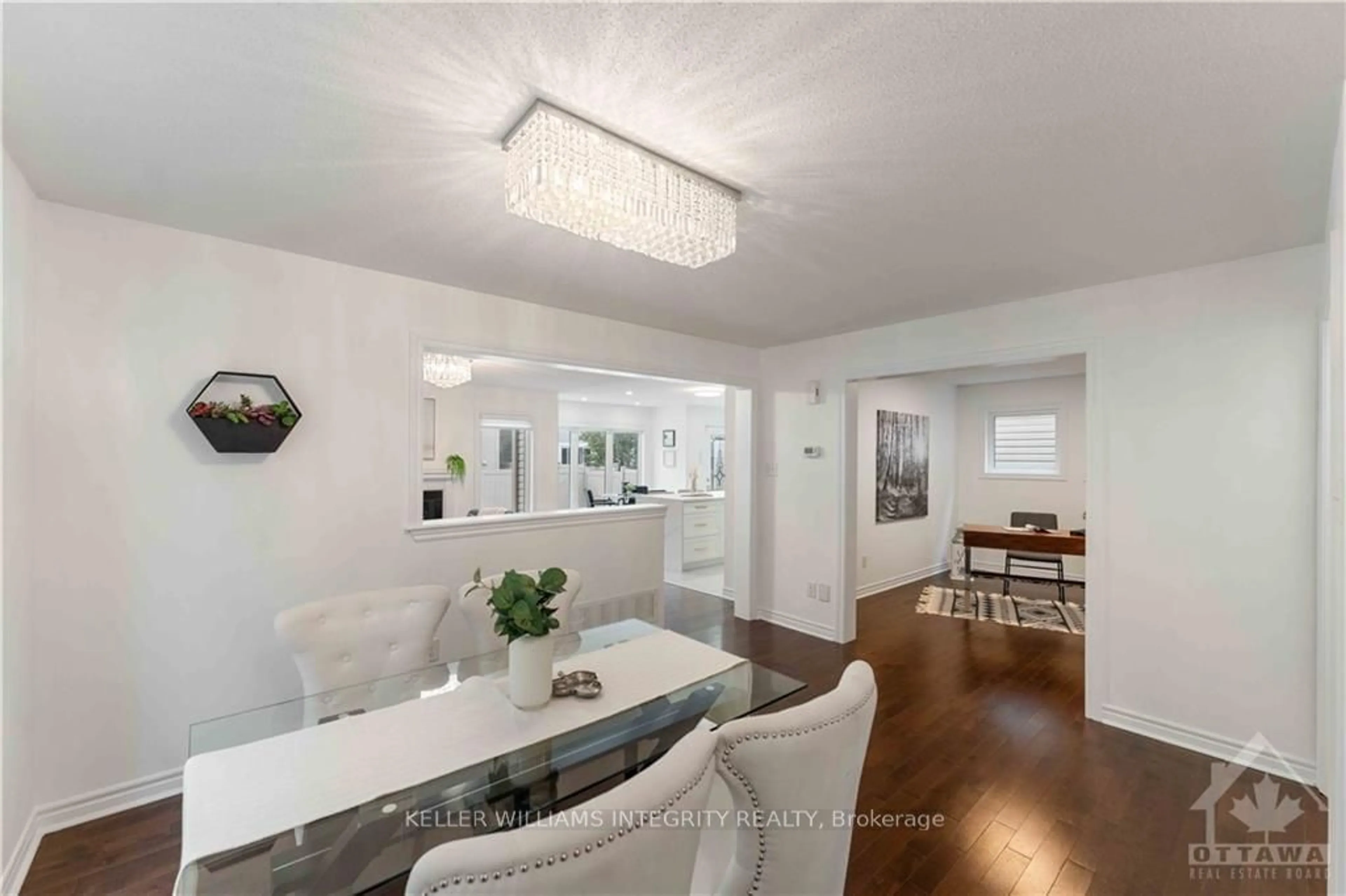 Dining room, wood floors, cottage for 580 SUNLIT Circ, Orleans - Cumberland and Area Ontario K4A 0V4