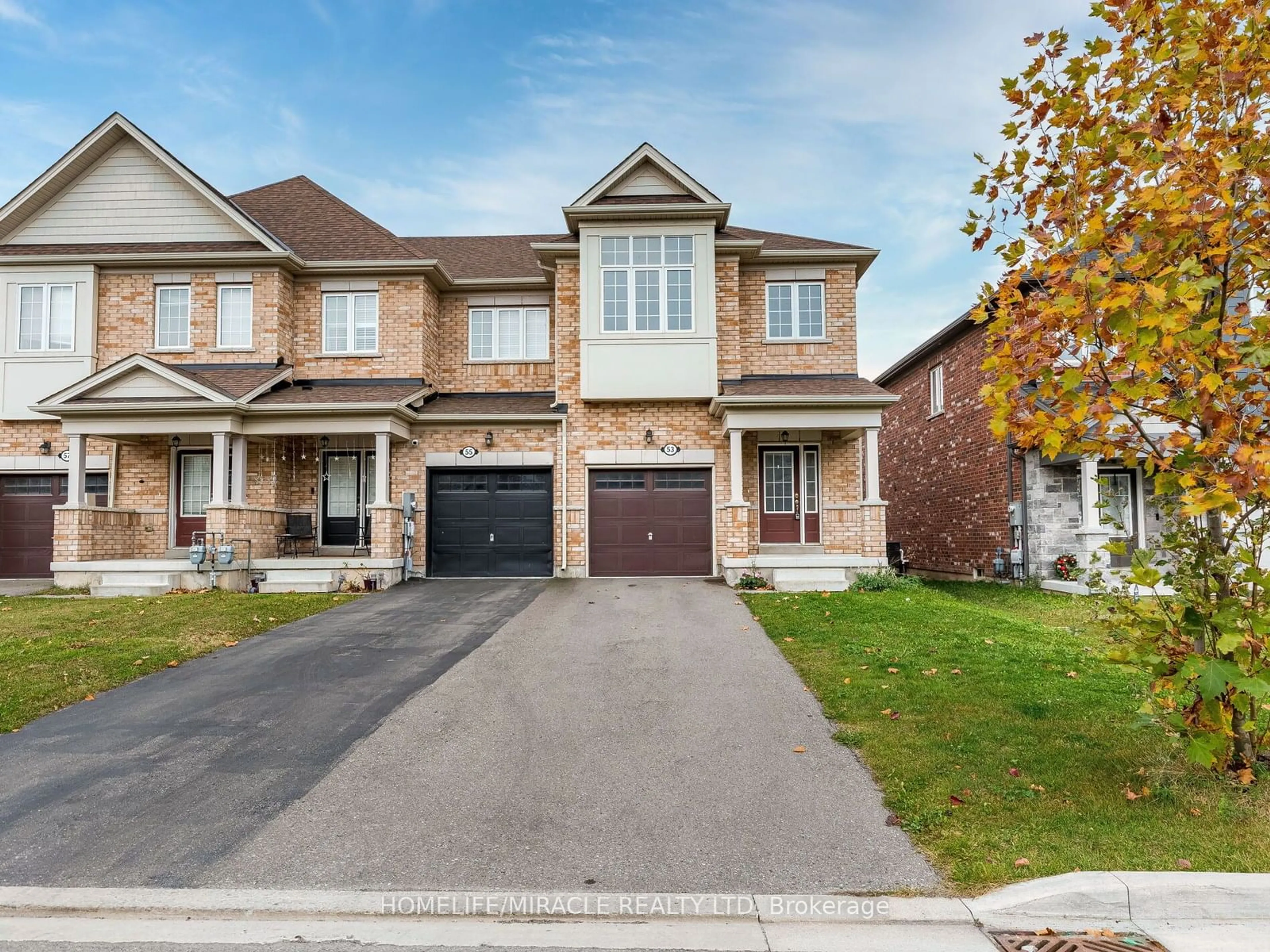 A pic from exterior of the house or condo, the street view for 53 Sparkle Dr, Thorold Ontario L2V 0B7