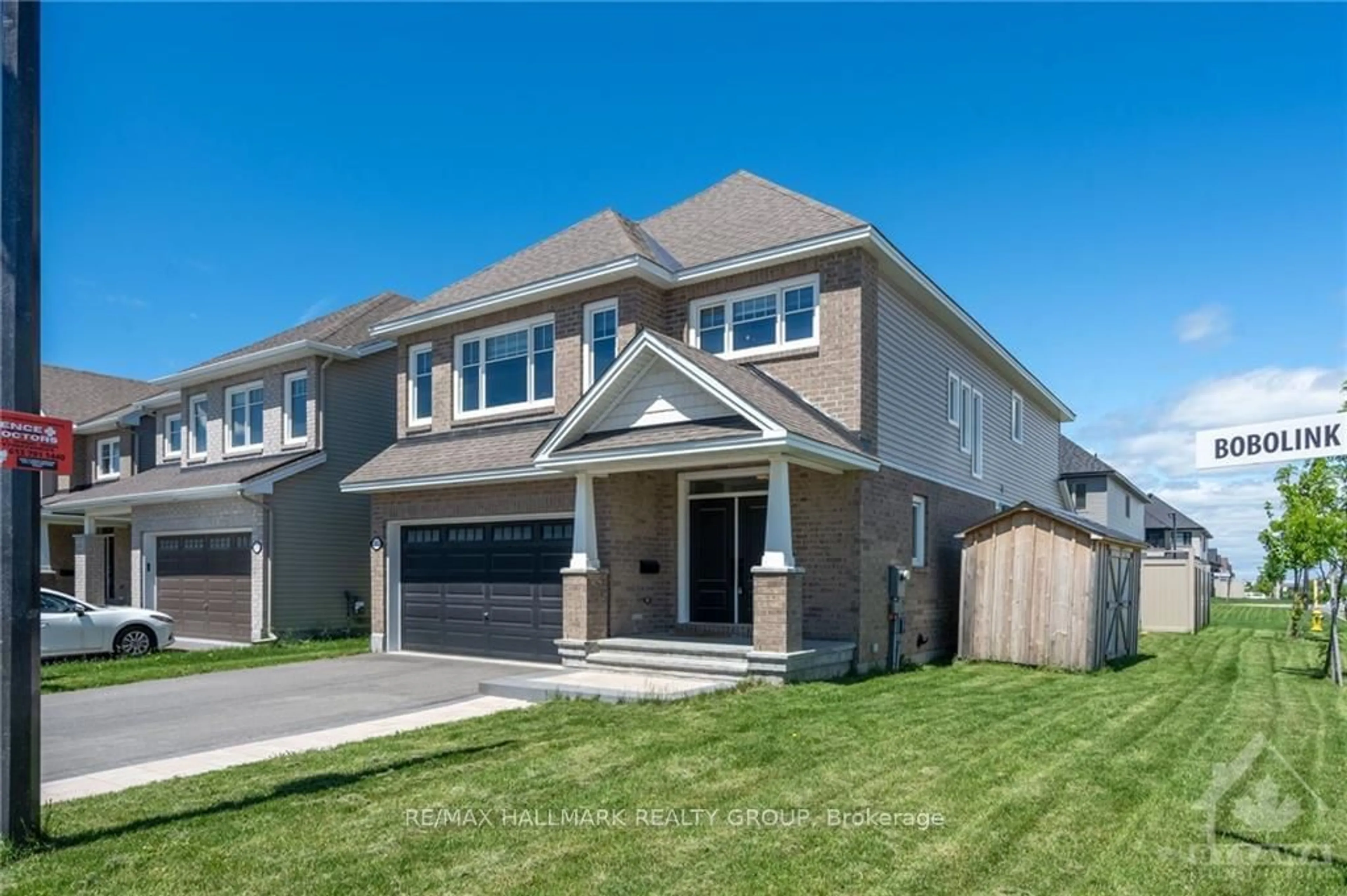 Frontside or backside of a home, the street view for 581 BOBOLINK Rdge, Stittsville - Munster - Richmond Ontario K2S 2P4