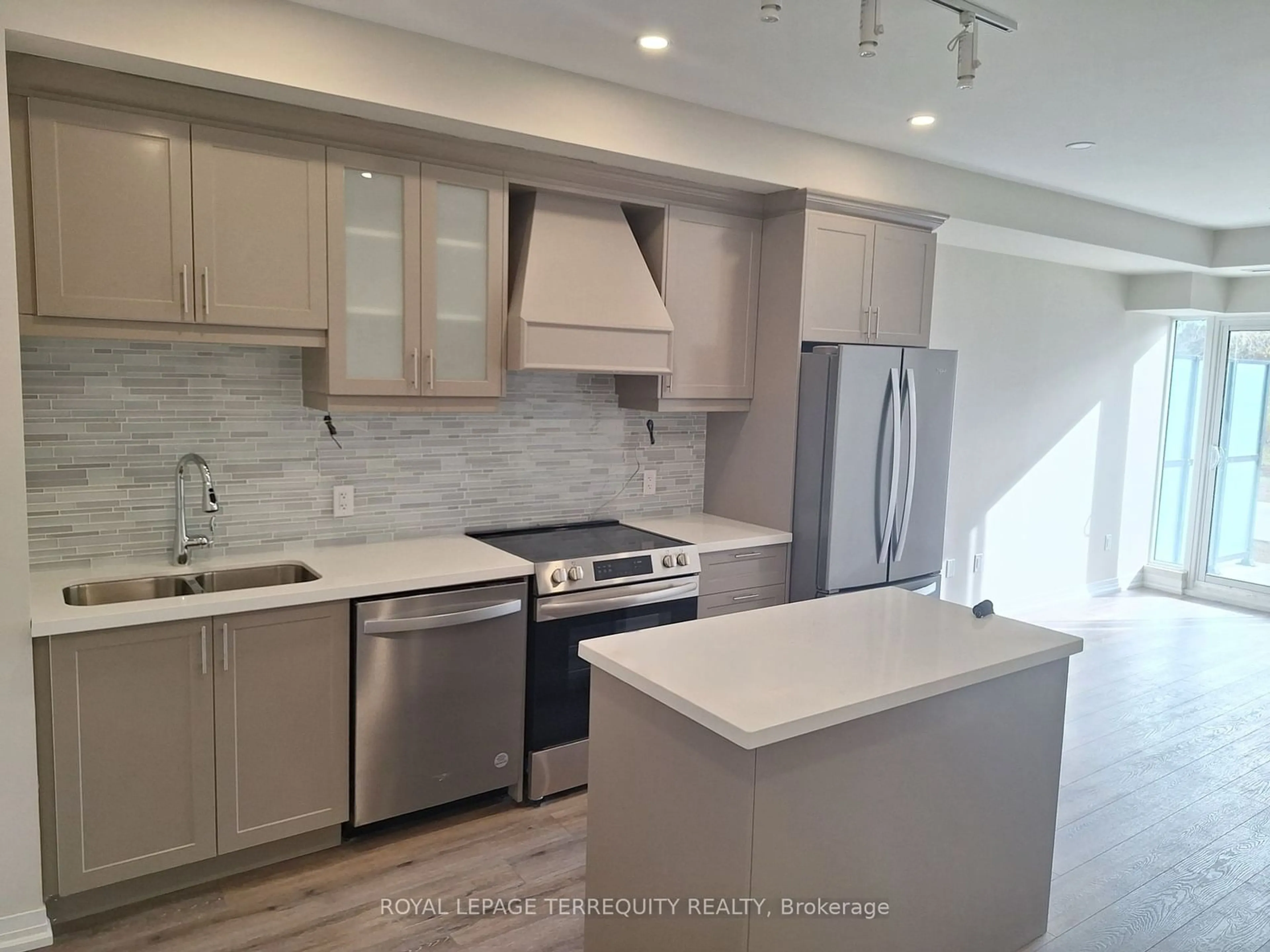 Open concept kitchen for 50 Herrick Ave #GL 05, St. Catharines Ontario L2P 0G3