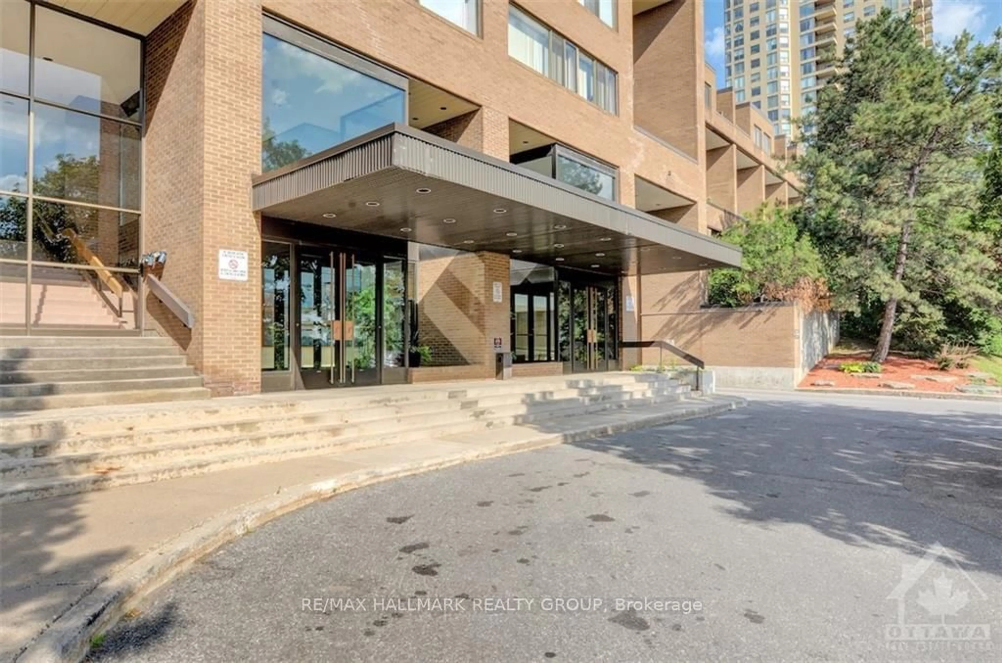 A pic from exterior of the house or condo, the front or back of building for 515 ST LAURENT Blvd #1809, Manor Park - Cardinal Glen and Area Ontario K1K 3X5