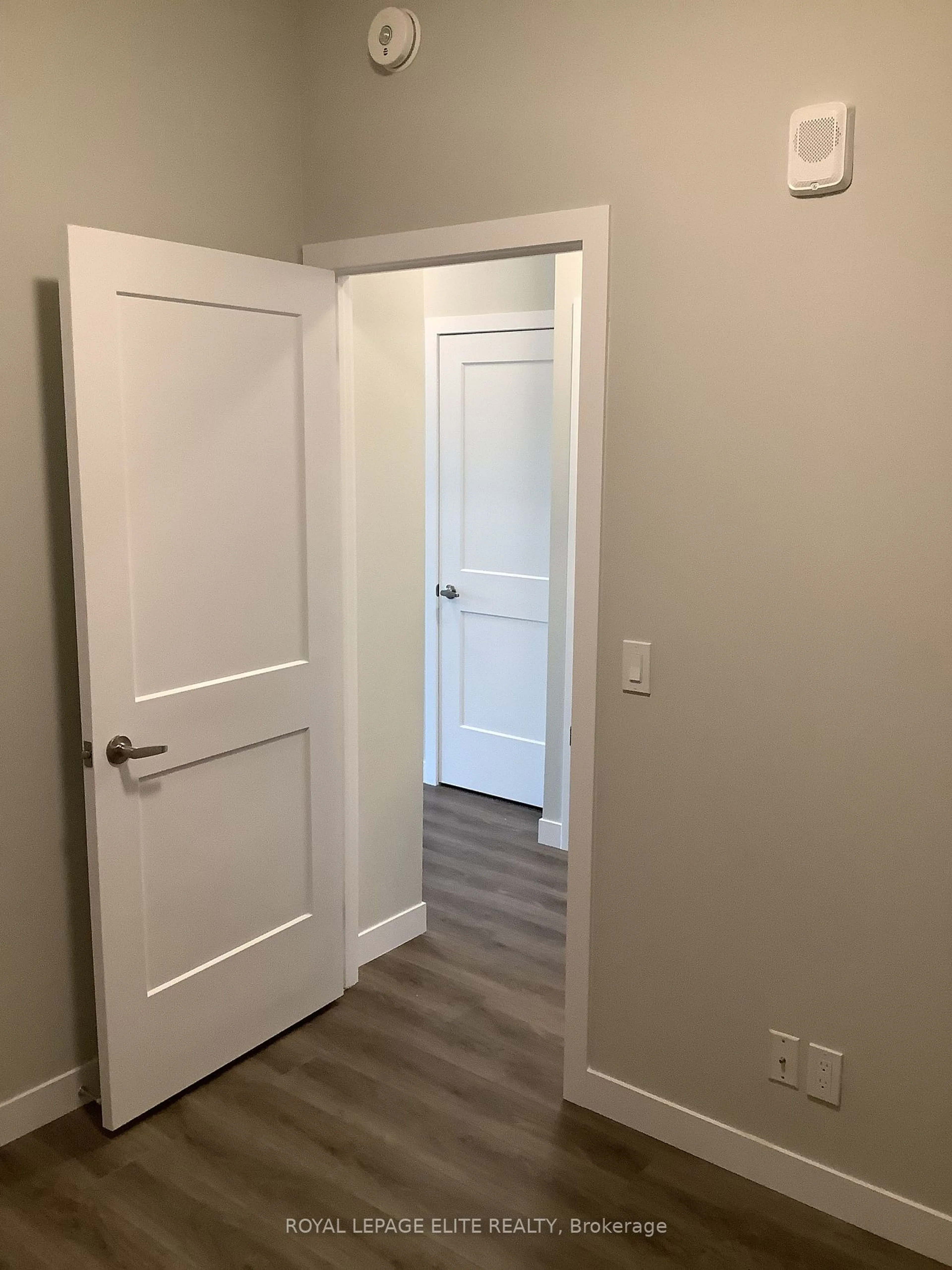 Indoor entryway, not visible floor for 15 QUEEN St #1301, Hamilton Ontario L8P 0C6