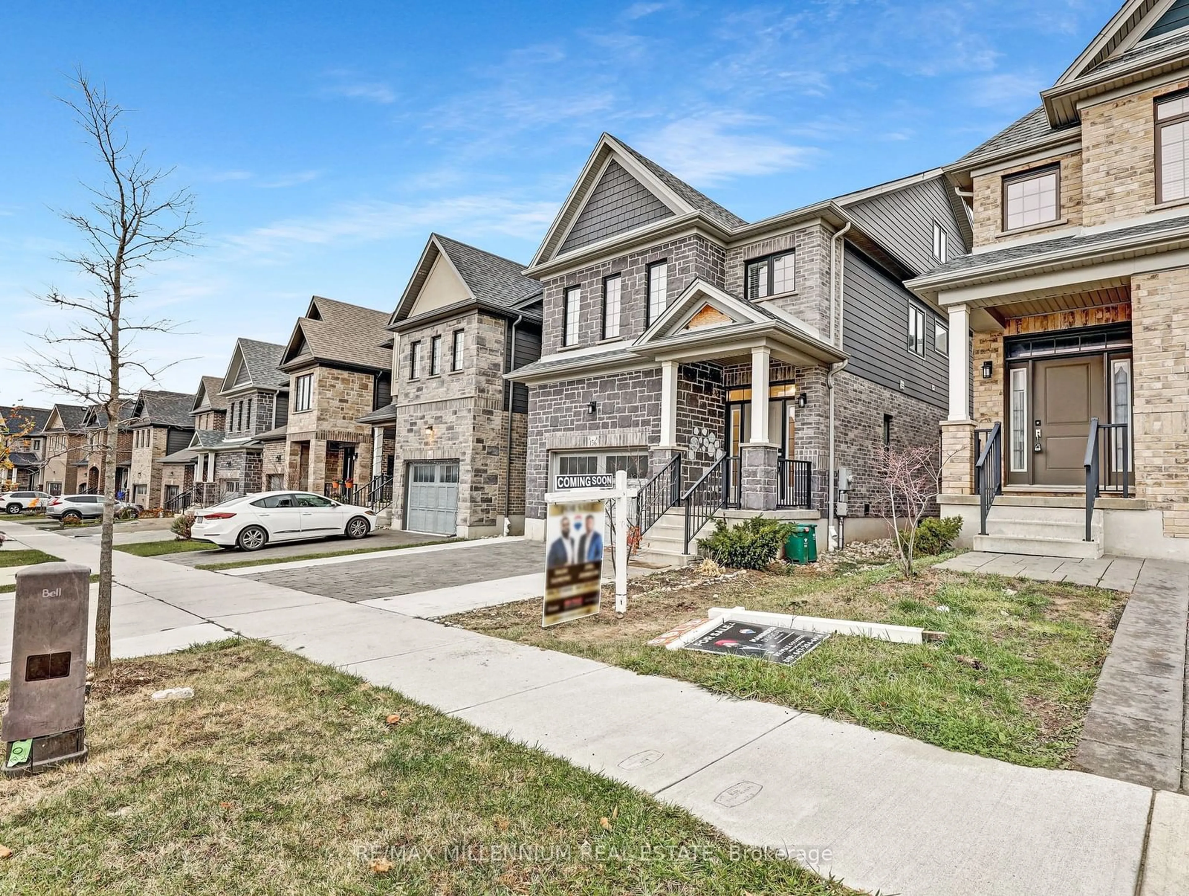 A pic from exterior of the house or condo, the street view for 156 HOLLYBROOK Tr, Kitchener Ontario N2R 1M2