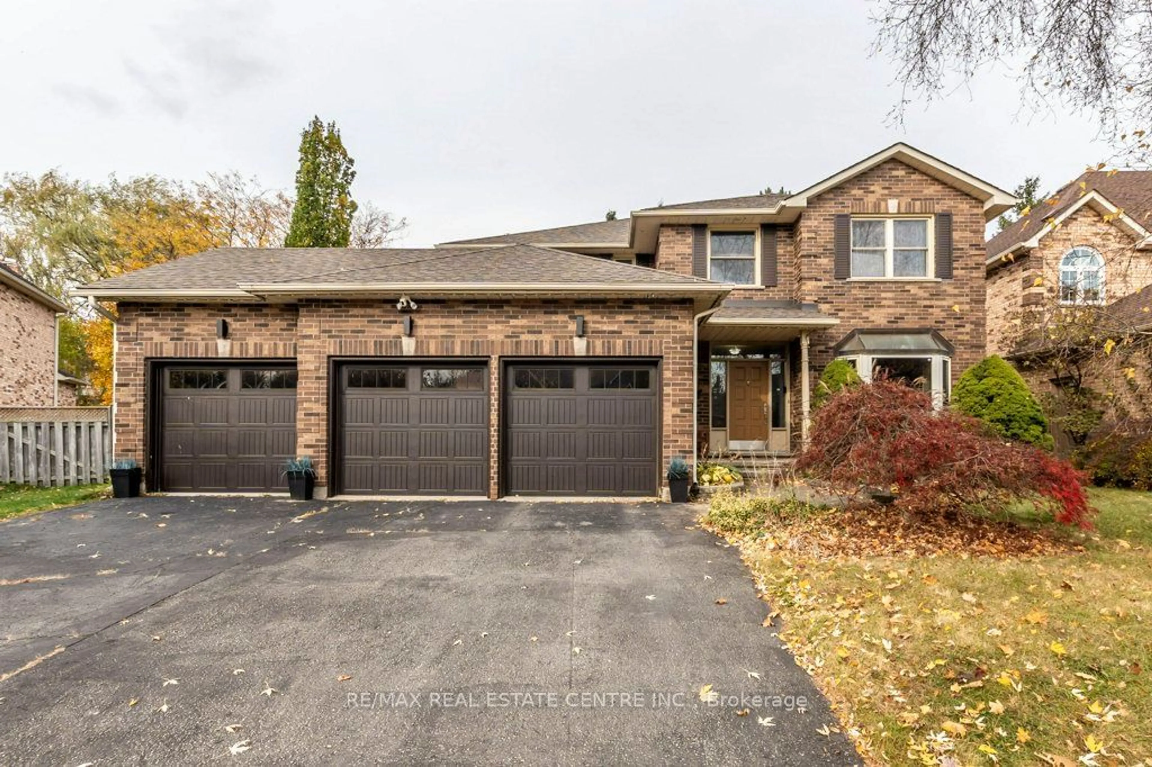 Home with brick exterior material for 60 Brewster Pl, Cambridge Ontario N3C 3T9