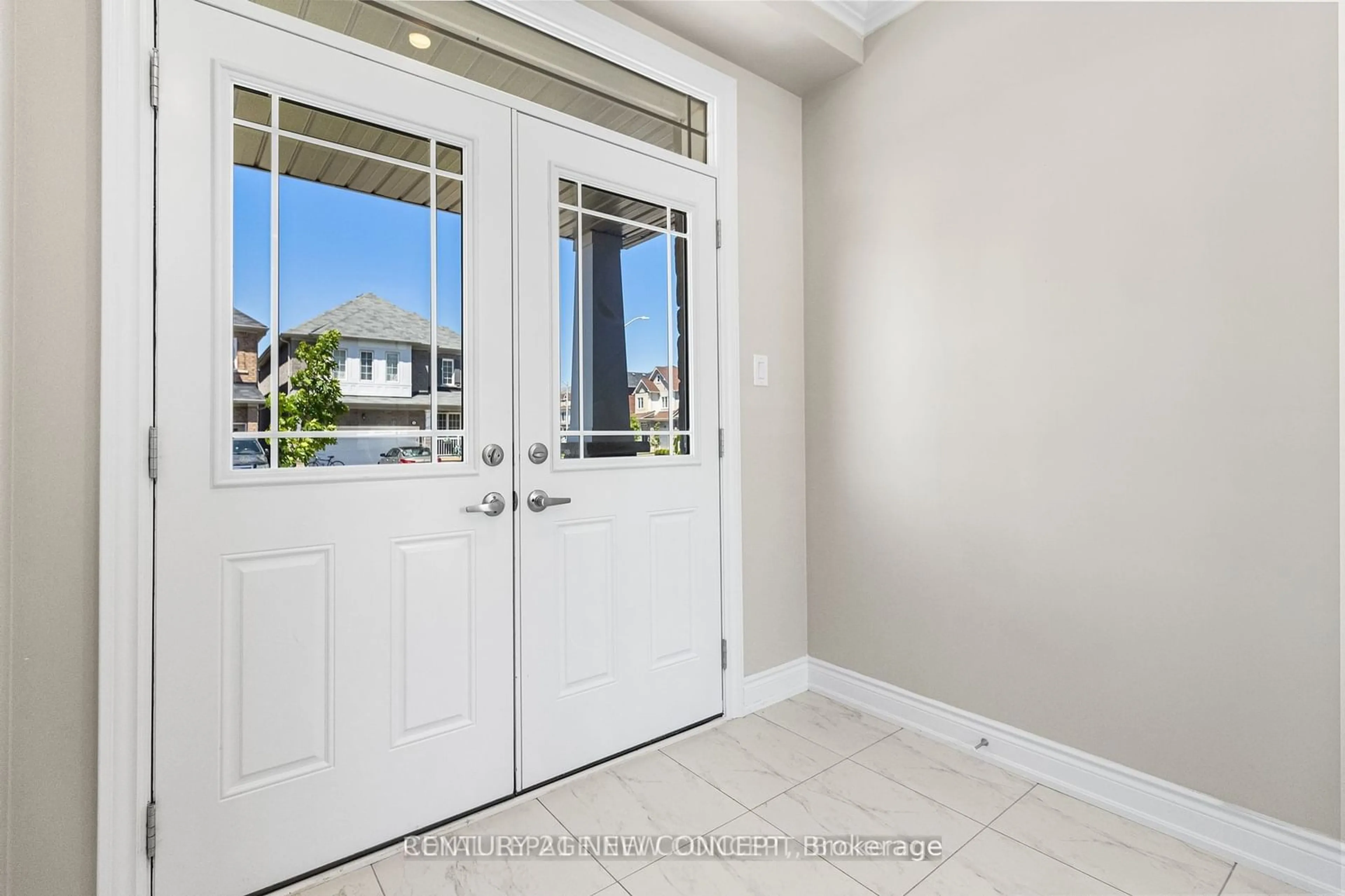 Indoor entryway, wood floors for 7688 Tupelo Cres, Niagara Falls Ontario L2H 3R8