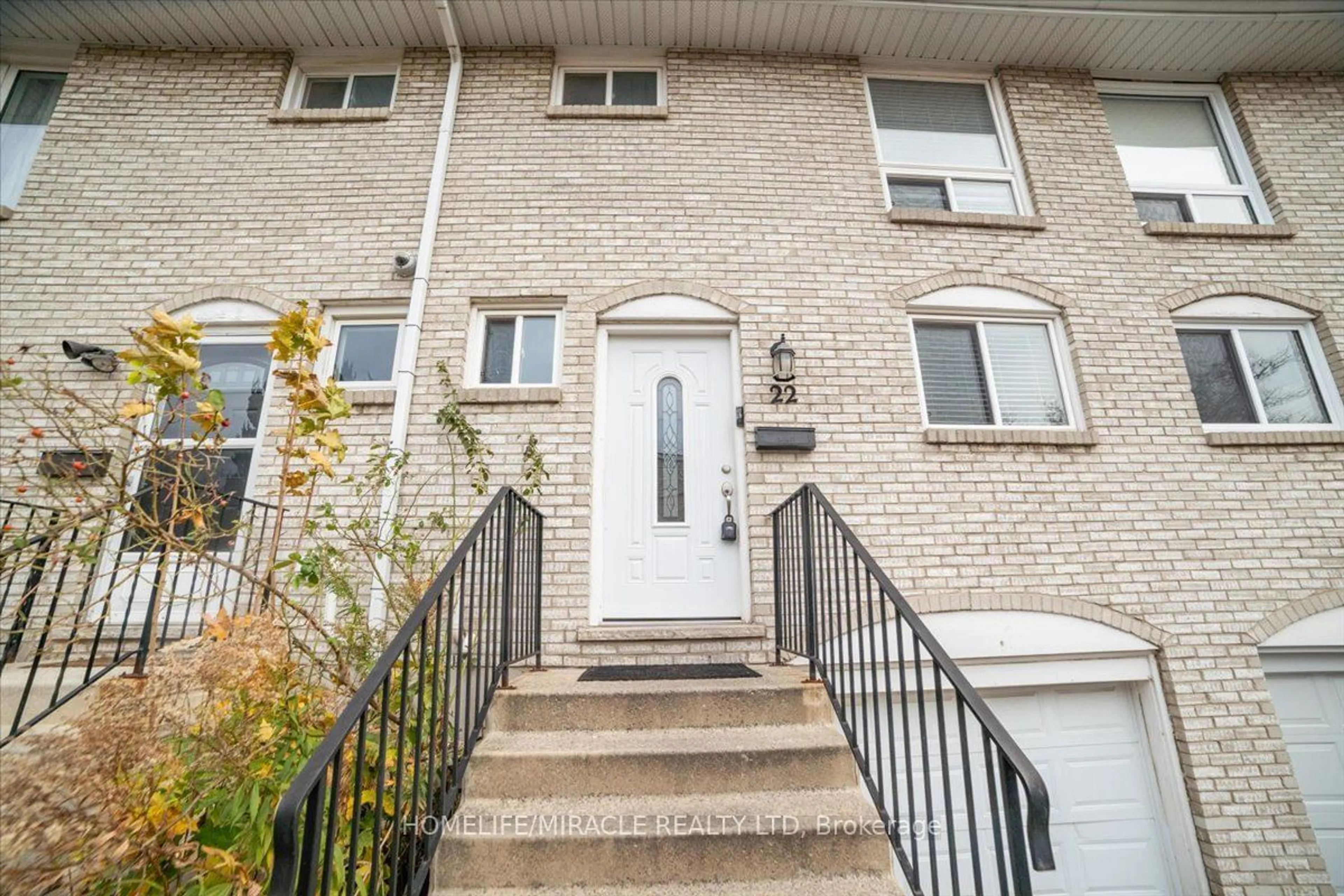 A pic from exterior of the house or condo, the street view for 120 Quigley Rd #22, Hamilton Ontario L8K 6L4