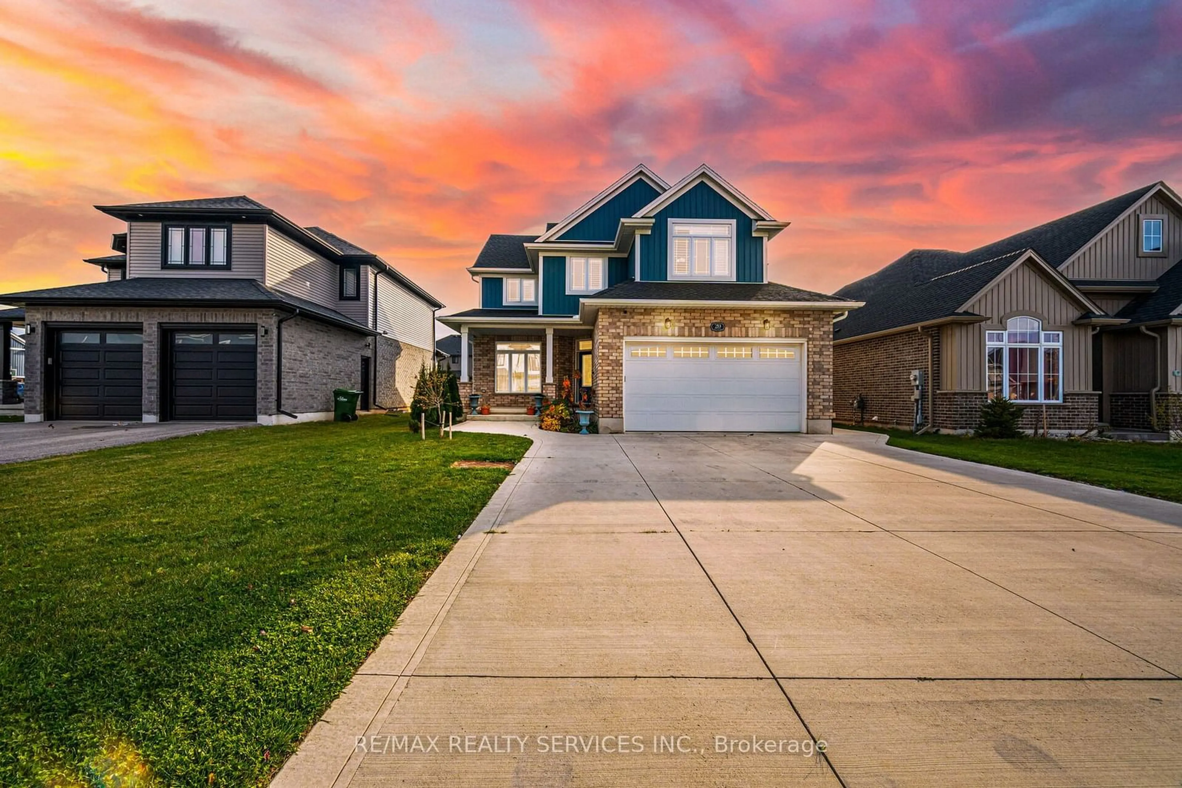 Frontside or backside of a home, the street view for 20 Muirfield Dr, St. Thomas Ontario N5R 0K3