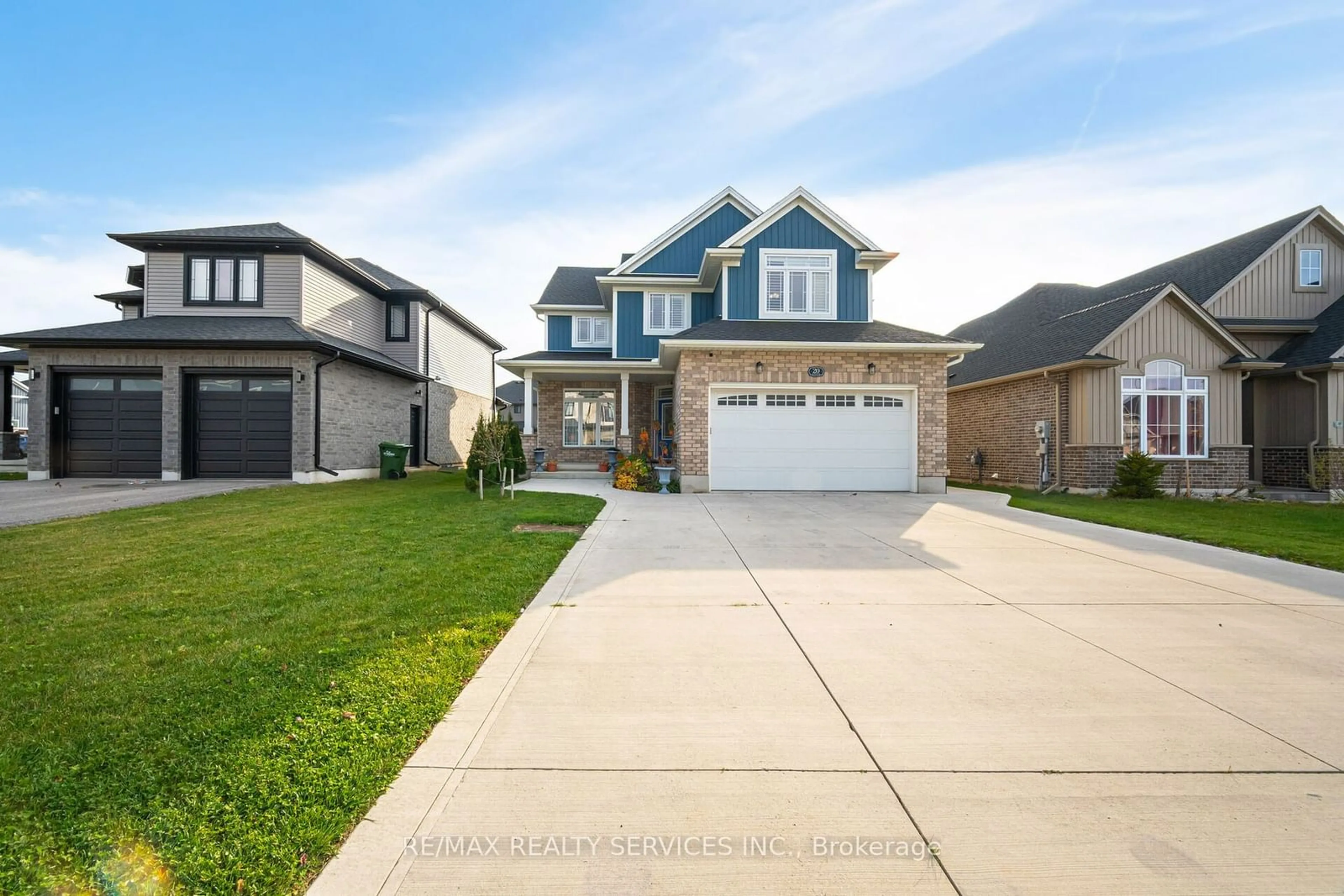 Frontside or backside of a home, the street view for 20 Muirfield Dr, St. Thomas Ontario N5R 0K3