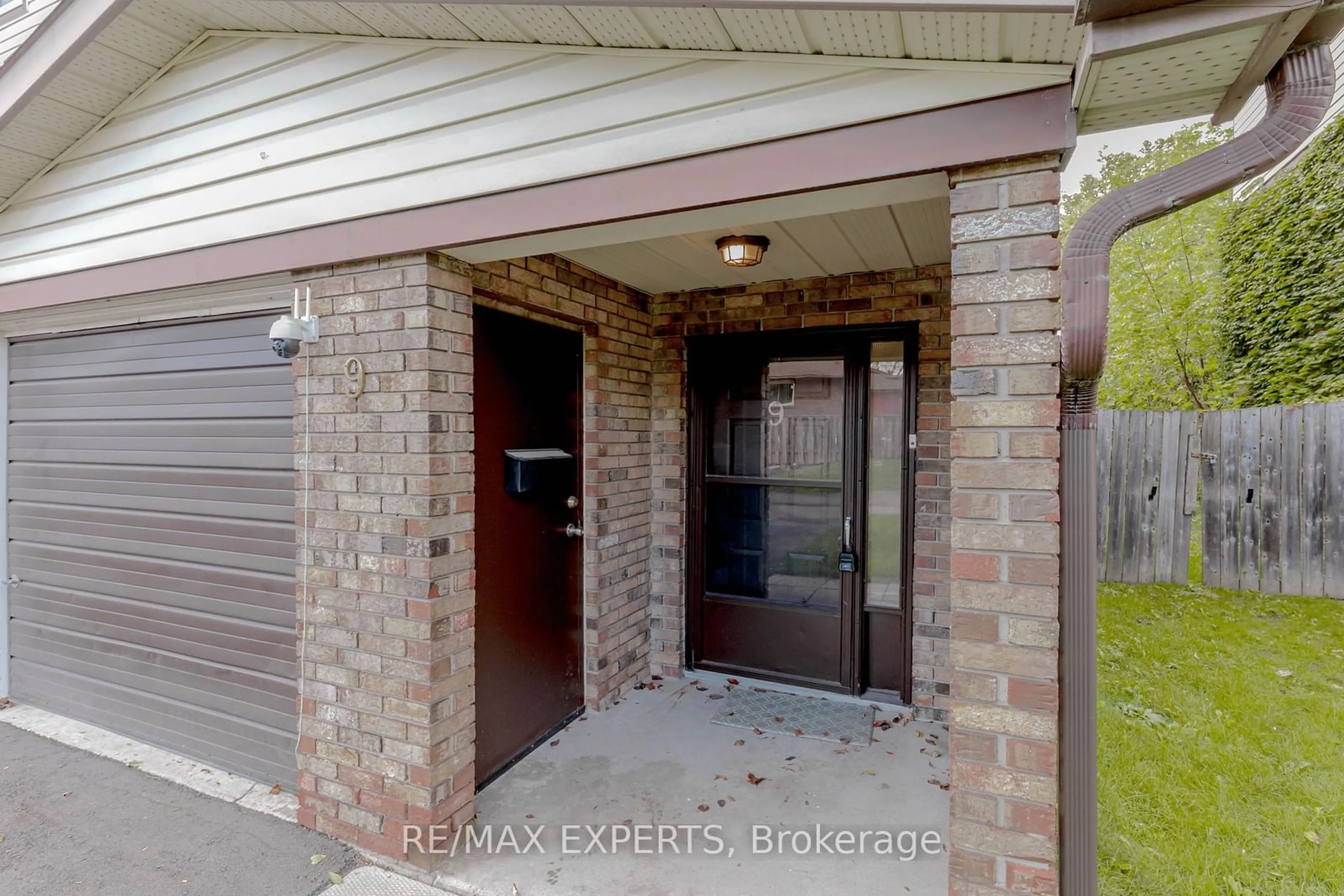 Indoor entryway, cement floor for 34 Bow Valley Dr #9, Hamilton Ontario L8E 3L4