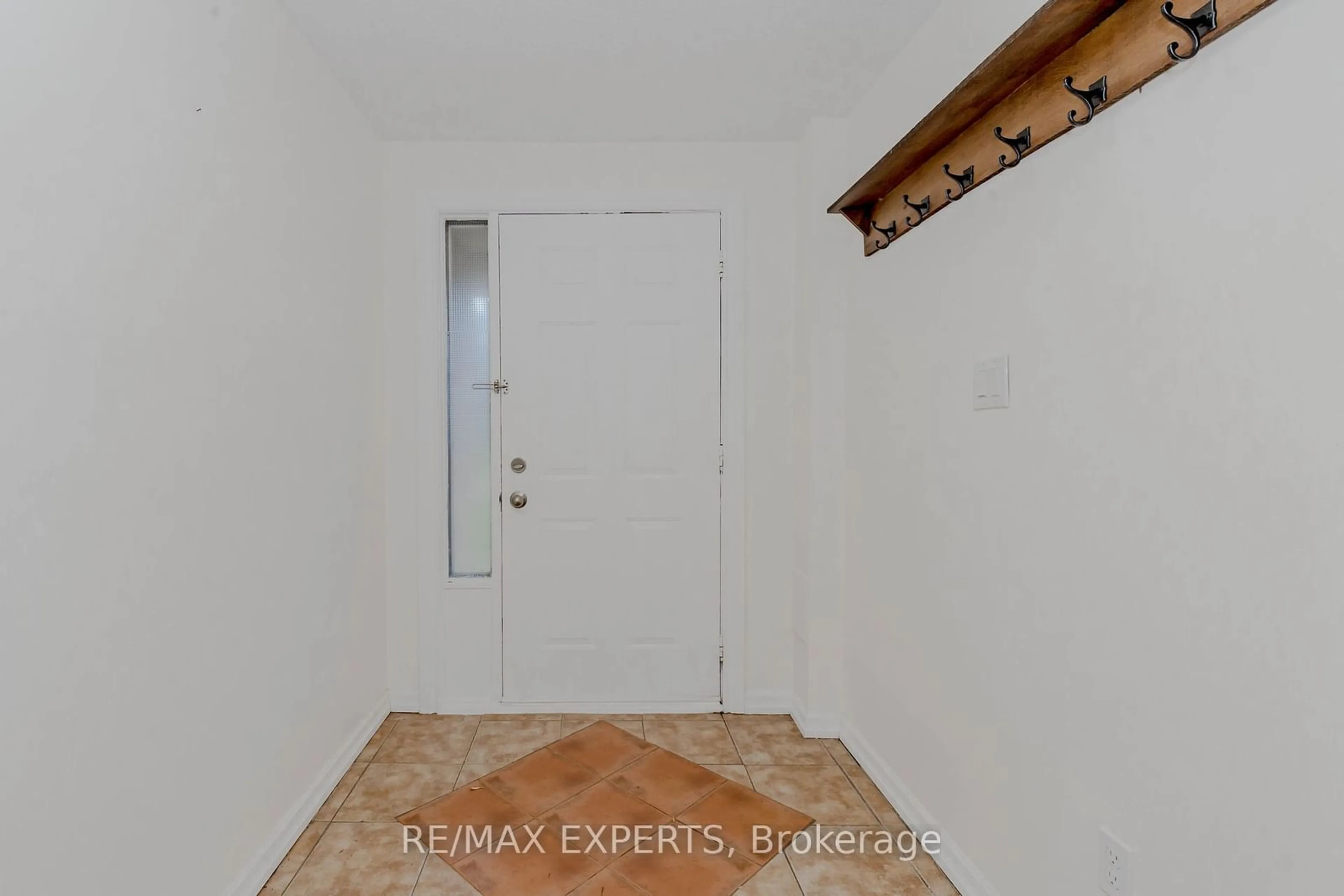 Indoor entryway, cement floor for 34 Bow Valley Dr #9, Hamilton Ontario L8E 3L4