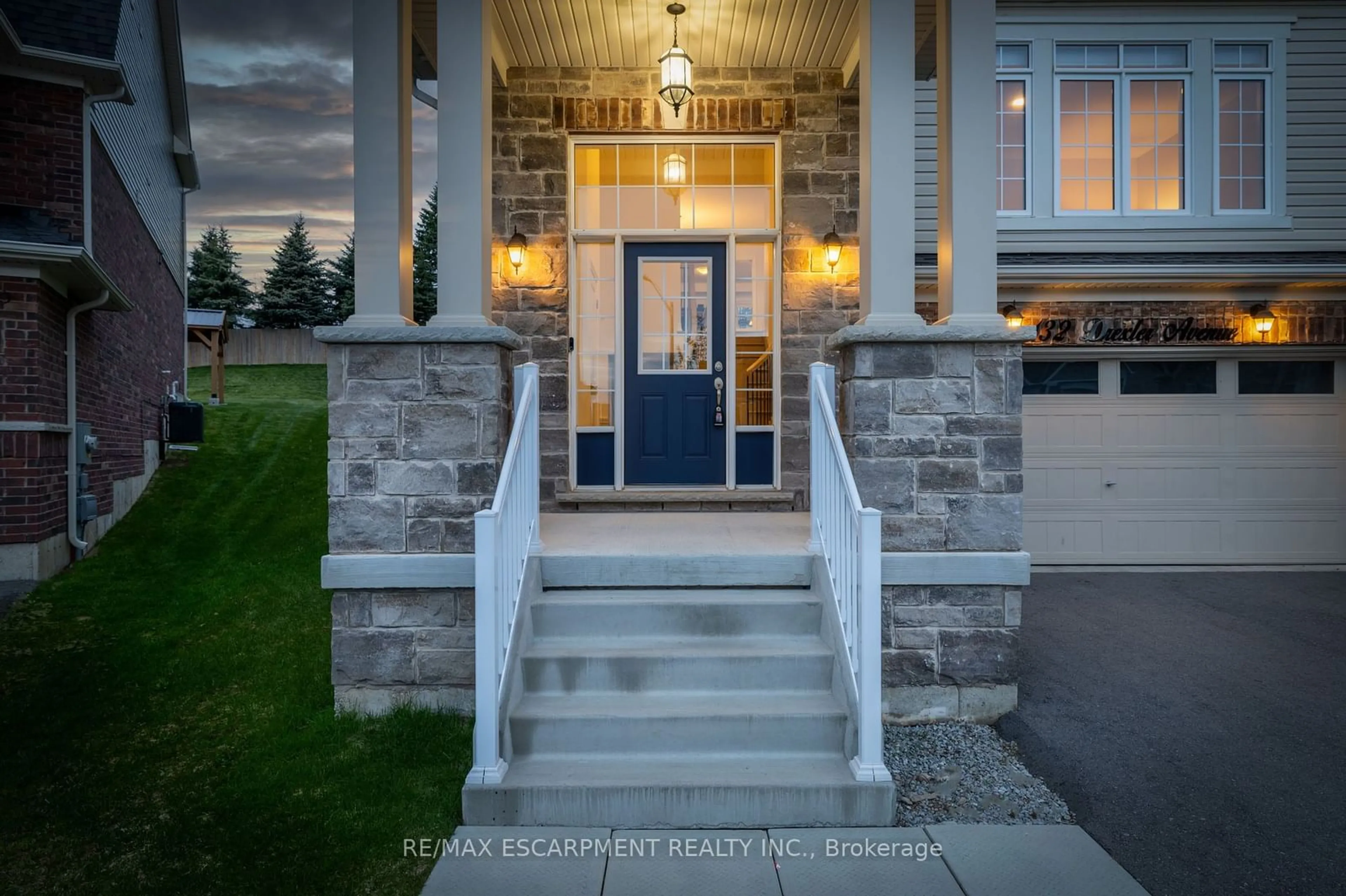 Indoor entryway, wood floors for 132 Drexler Ave, Guelph/Eramosa Ontario N0B 2K0