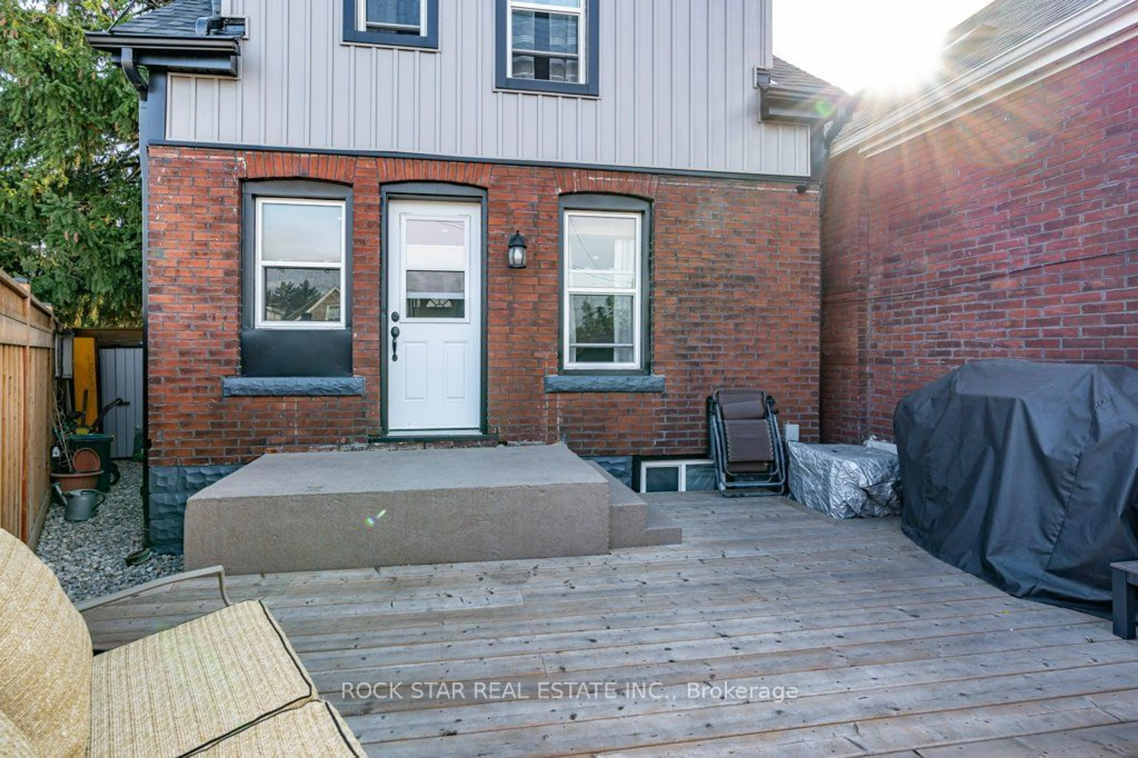 A pic from exterior of the house or condo, the street view for 163 Cameron Ave, Hamilton Ontario L8H 4Z4