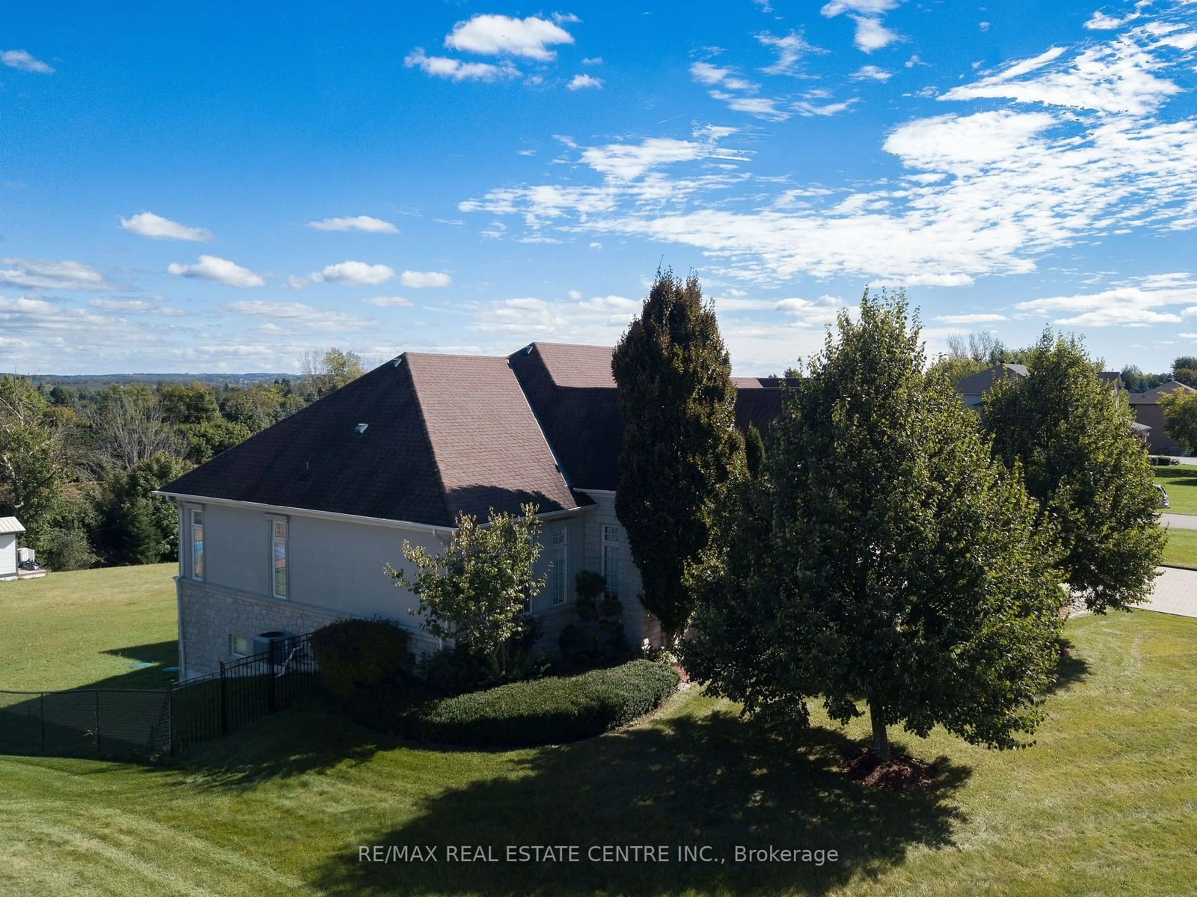 Frontside or backside of a home, the front or back of building for 12 Orchard Dr, Mono Ontario L9W 6L7