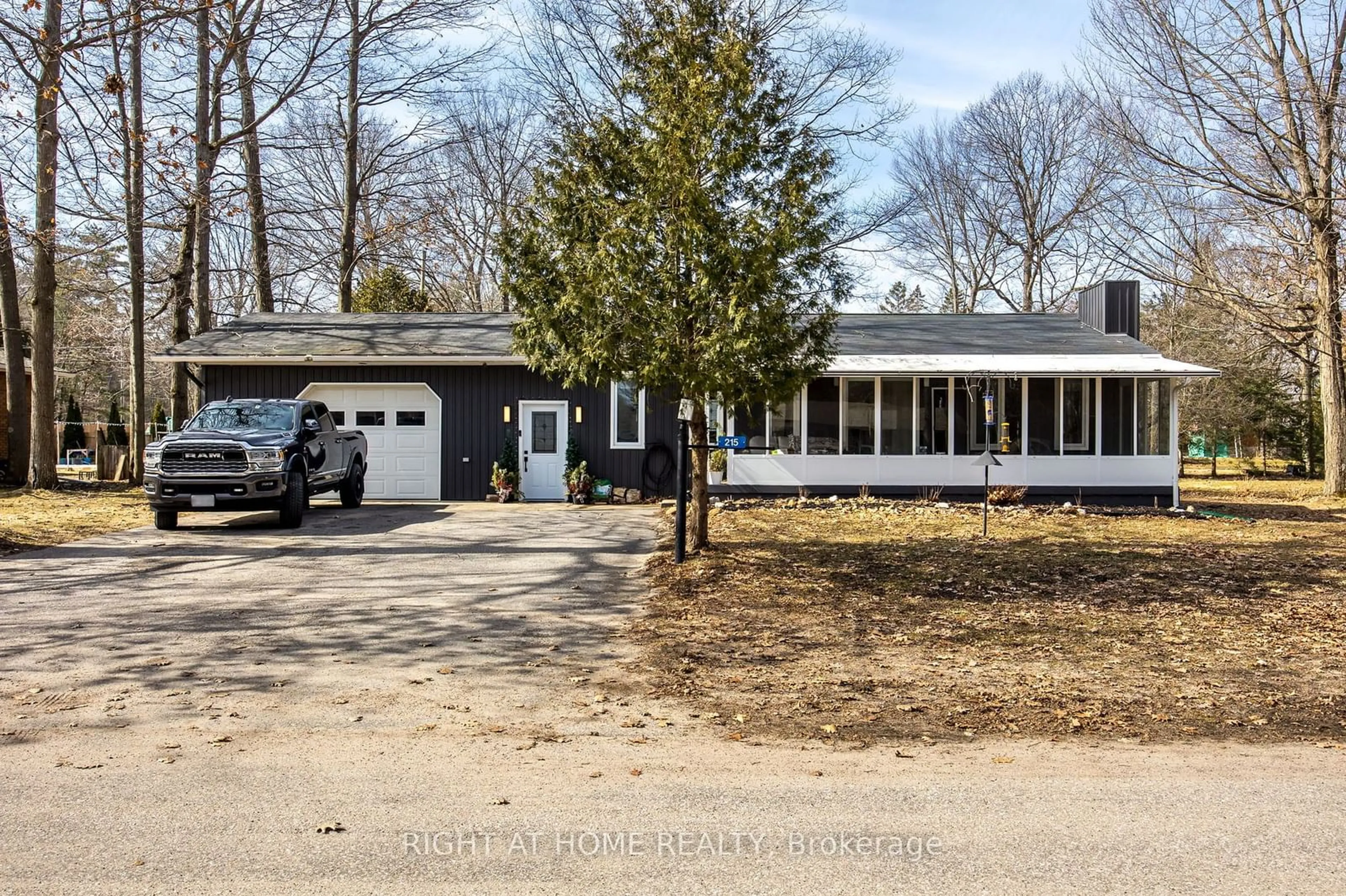 Frontside or backside of a home, the street view for 215 Wellington St, Gravenhurst Ontario P1P 1B2