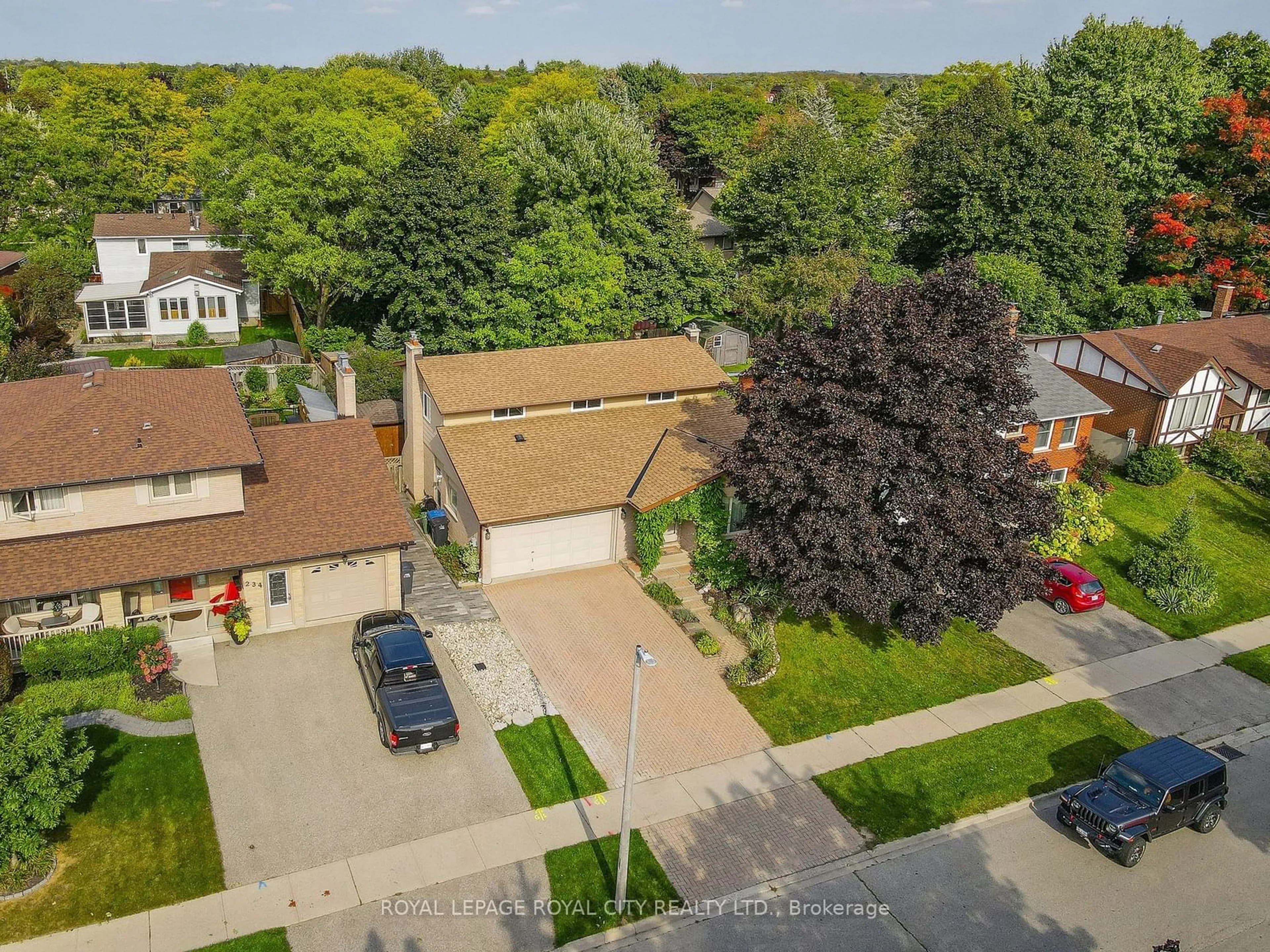 Frontside or backside of a home, the street view for 236 Ironwood Rd, Guelph Ontario N1G 3G1