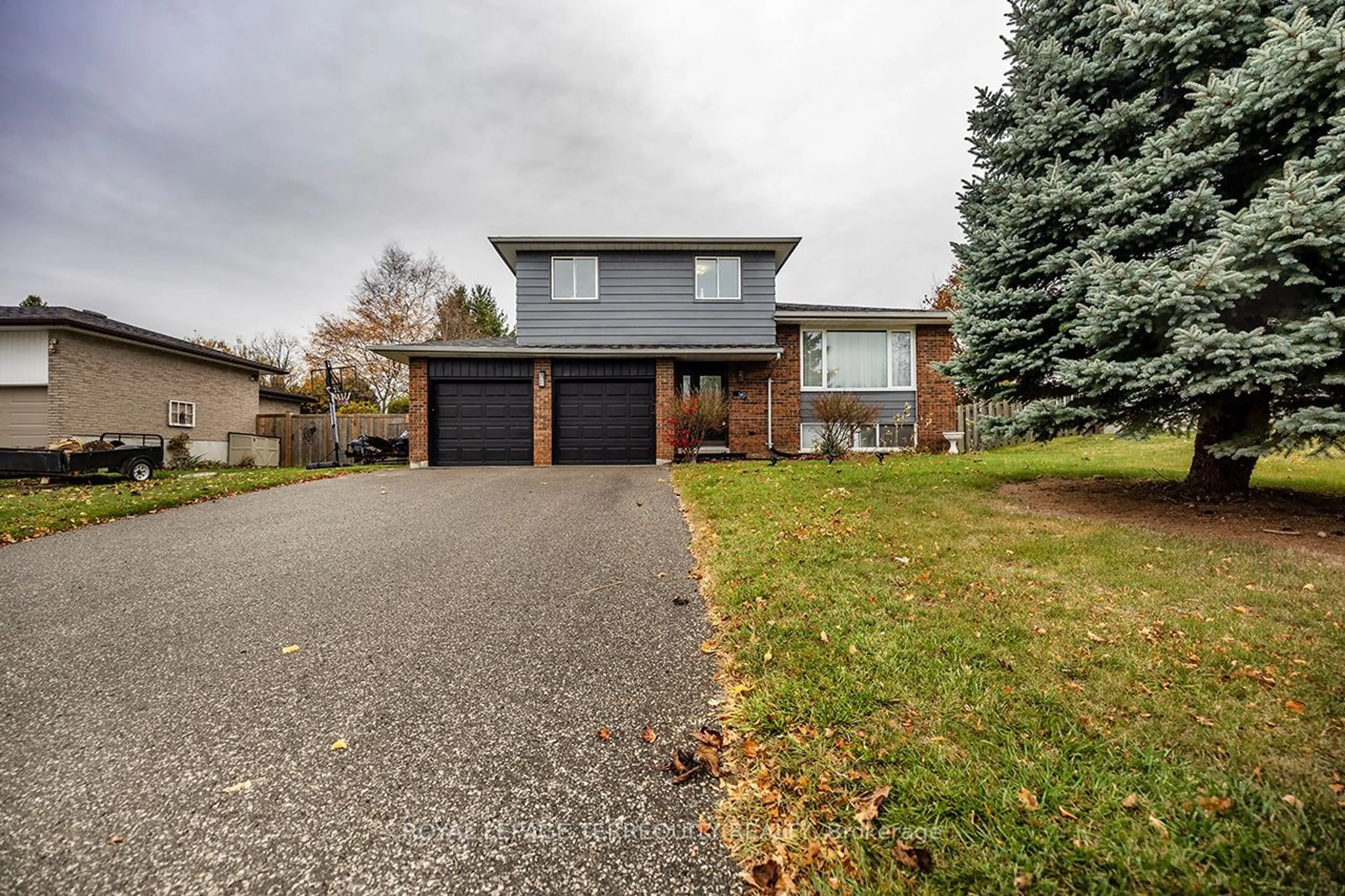 Frontside or backside of a home, the street view for 140 Centennial Dr, Port Hope Ontario L1A 3X7