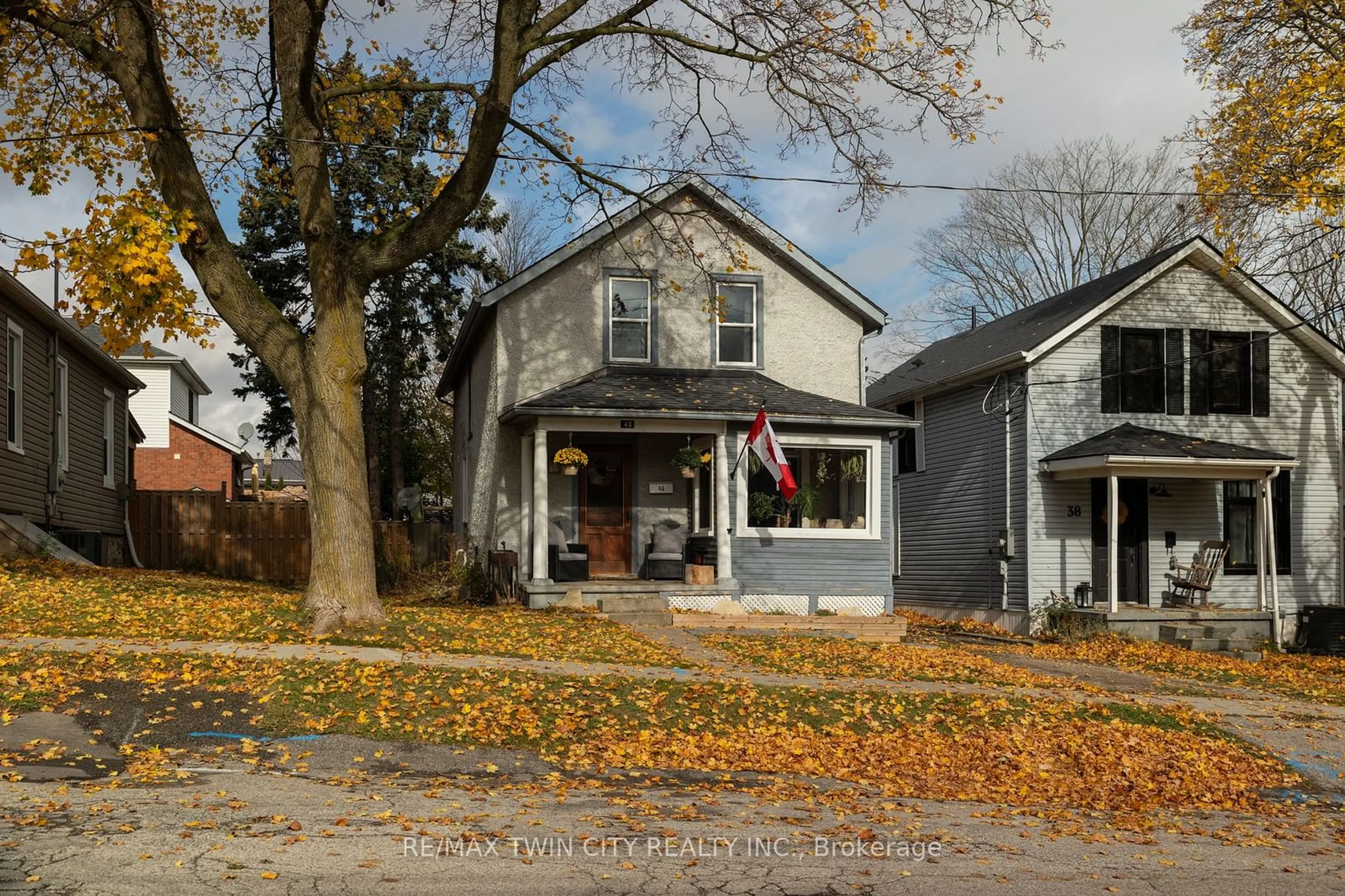 Frontside or backside of a home, the street view for 40 Main St, Brant Ontario N3L 1E3