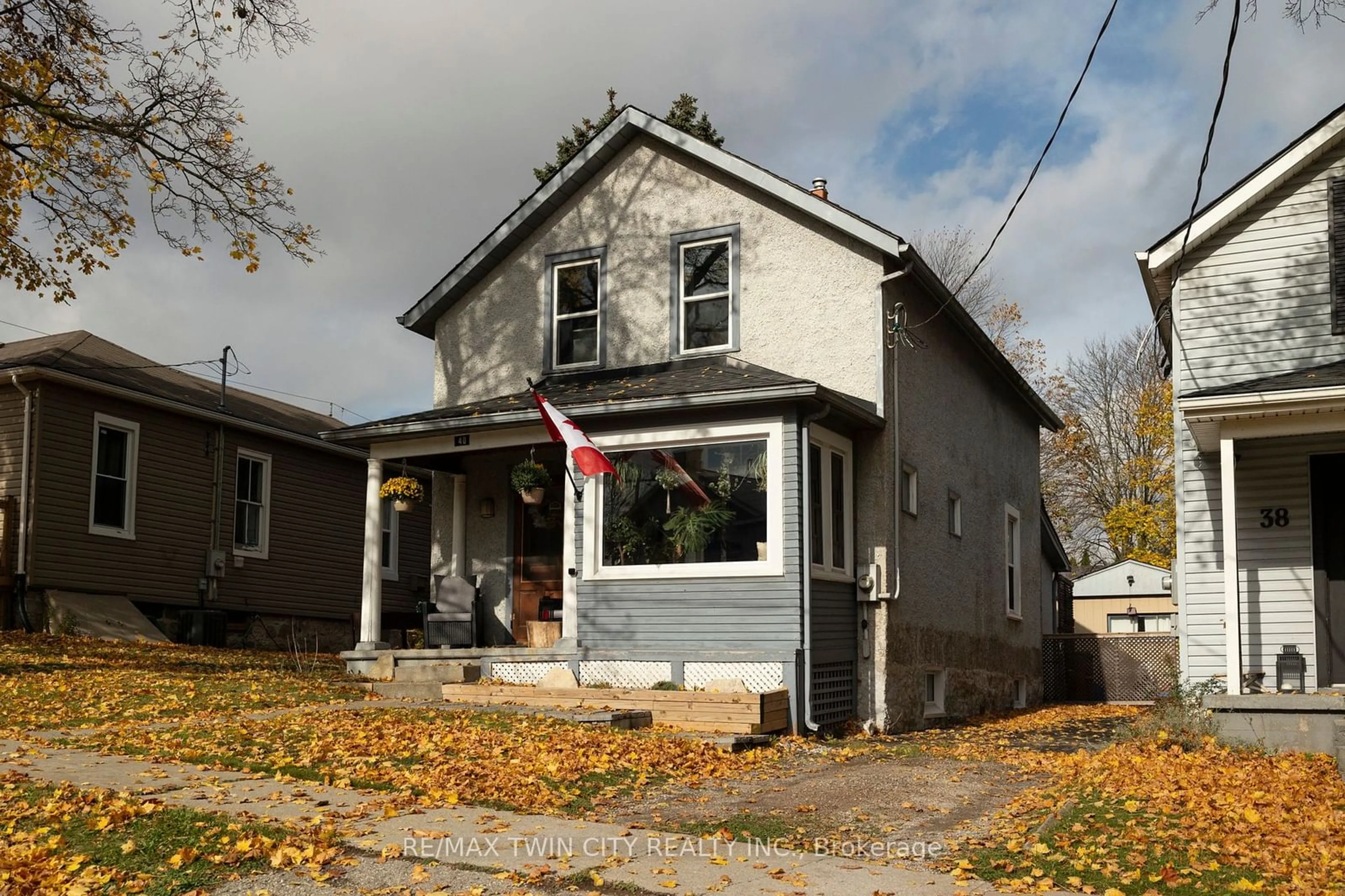 Frontside or backside of a home, cottage for 40 Main St, Brant Ontario N3L 1E3