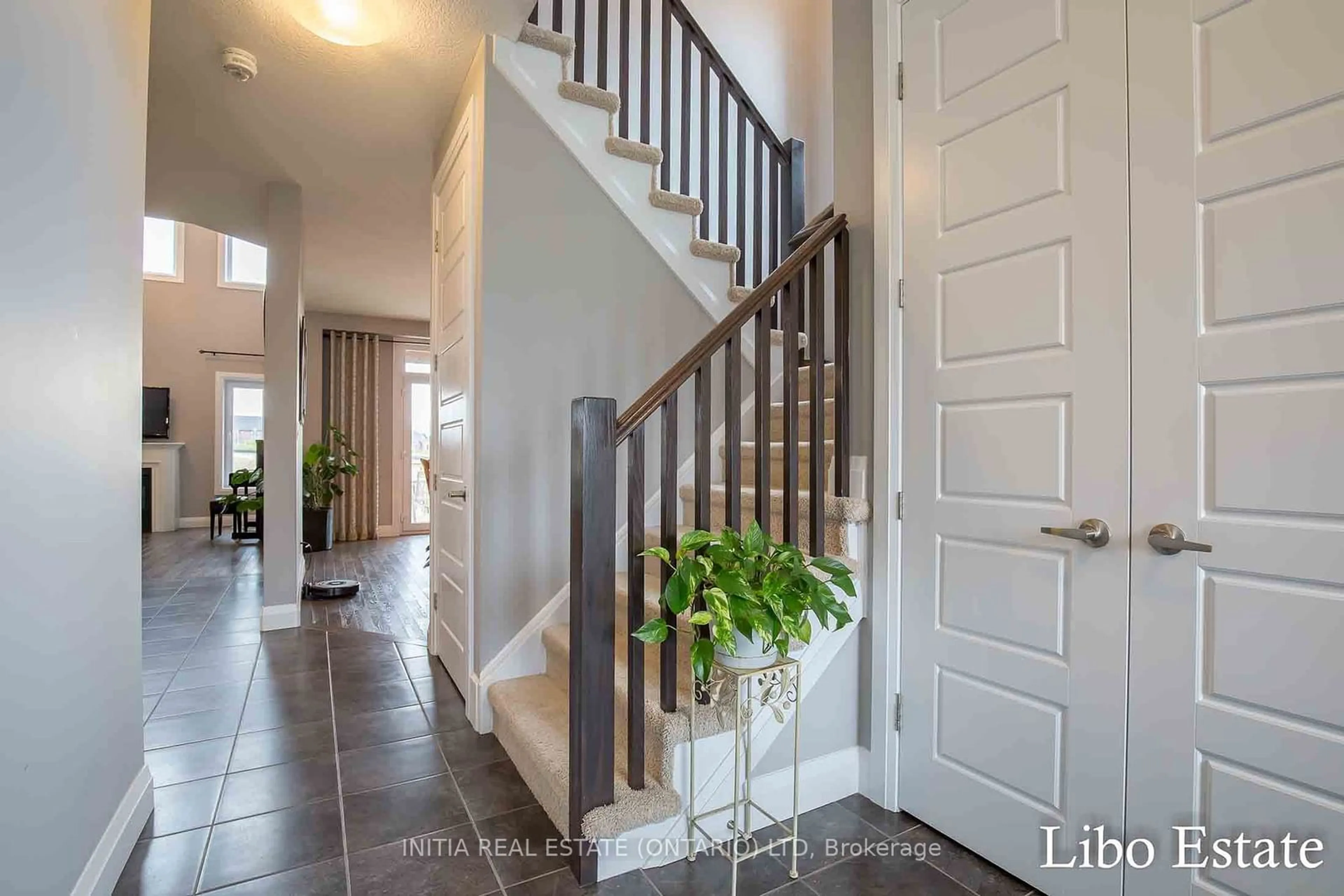 Indoor entryway, wood floors for 753 Kleinburg Dr, London Ontario N5X 3Z1