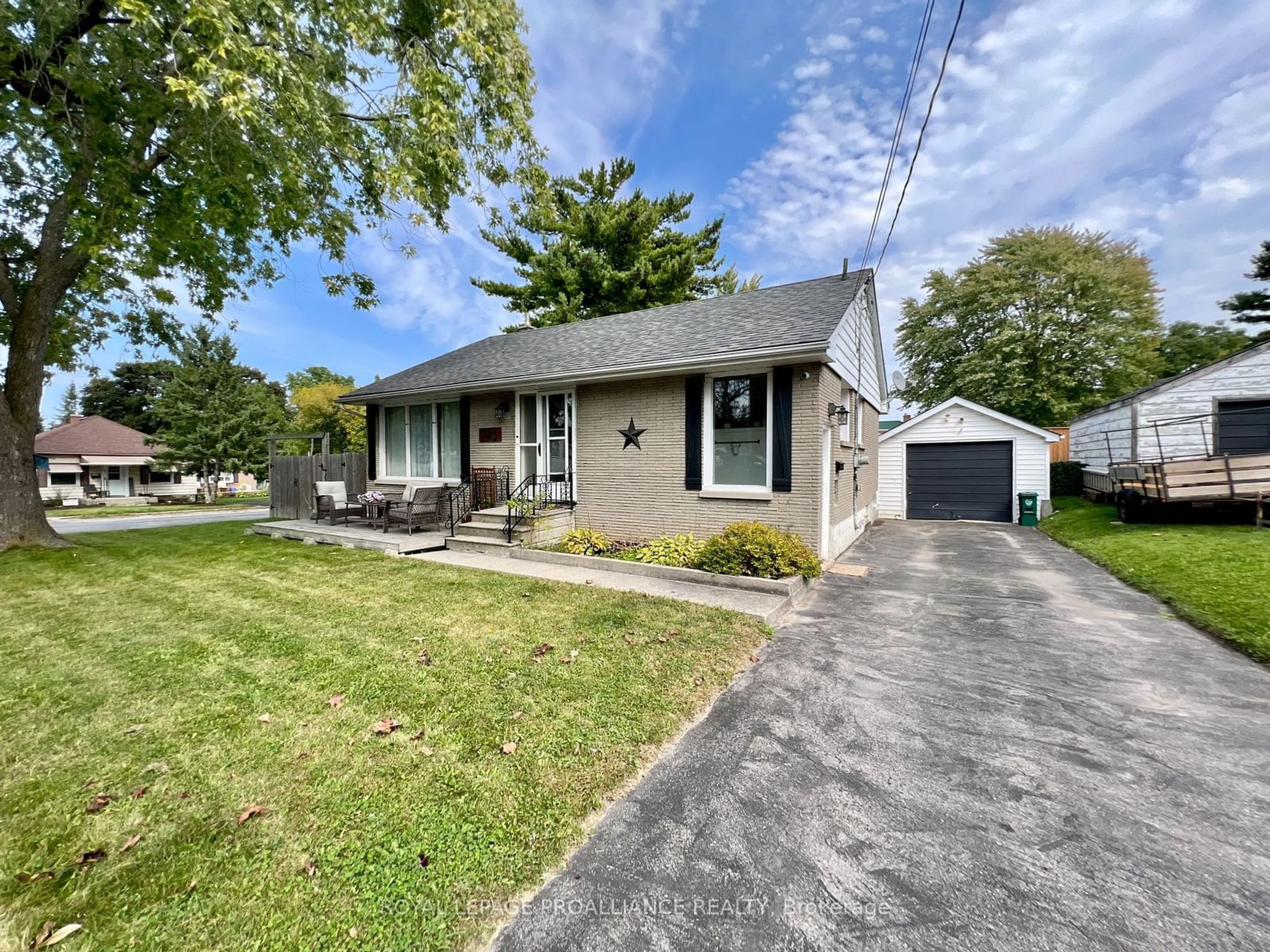 Frontside or backside of a home, cottage for 385 Dufferin Ave, Belleville Ontario K8N 3X9