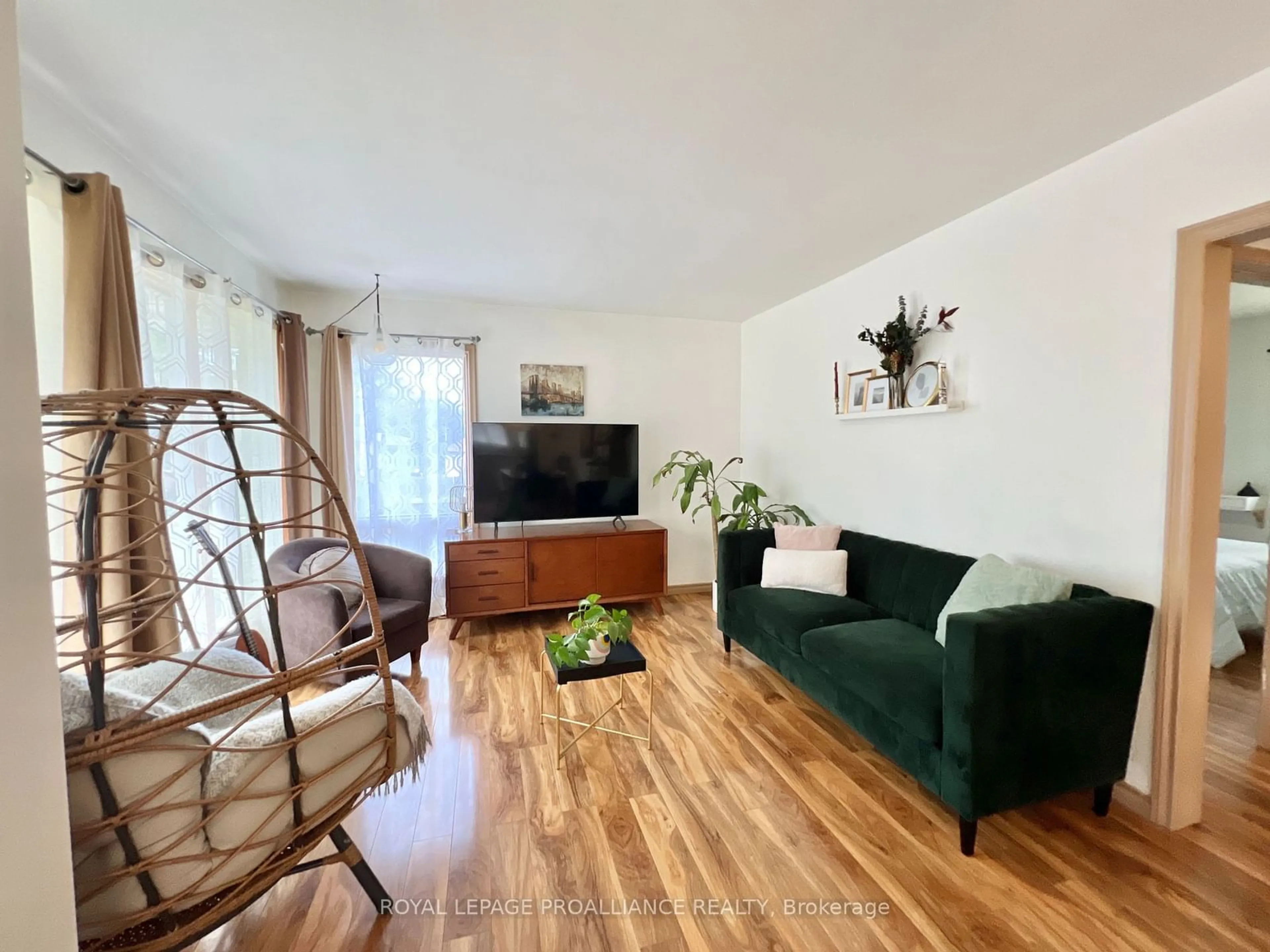 A pic of a room, wood floors for 385 Dufferin Ave, Belleville Ontario K8N 3X9