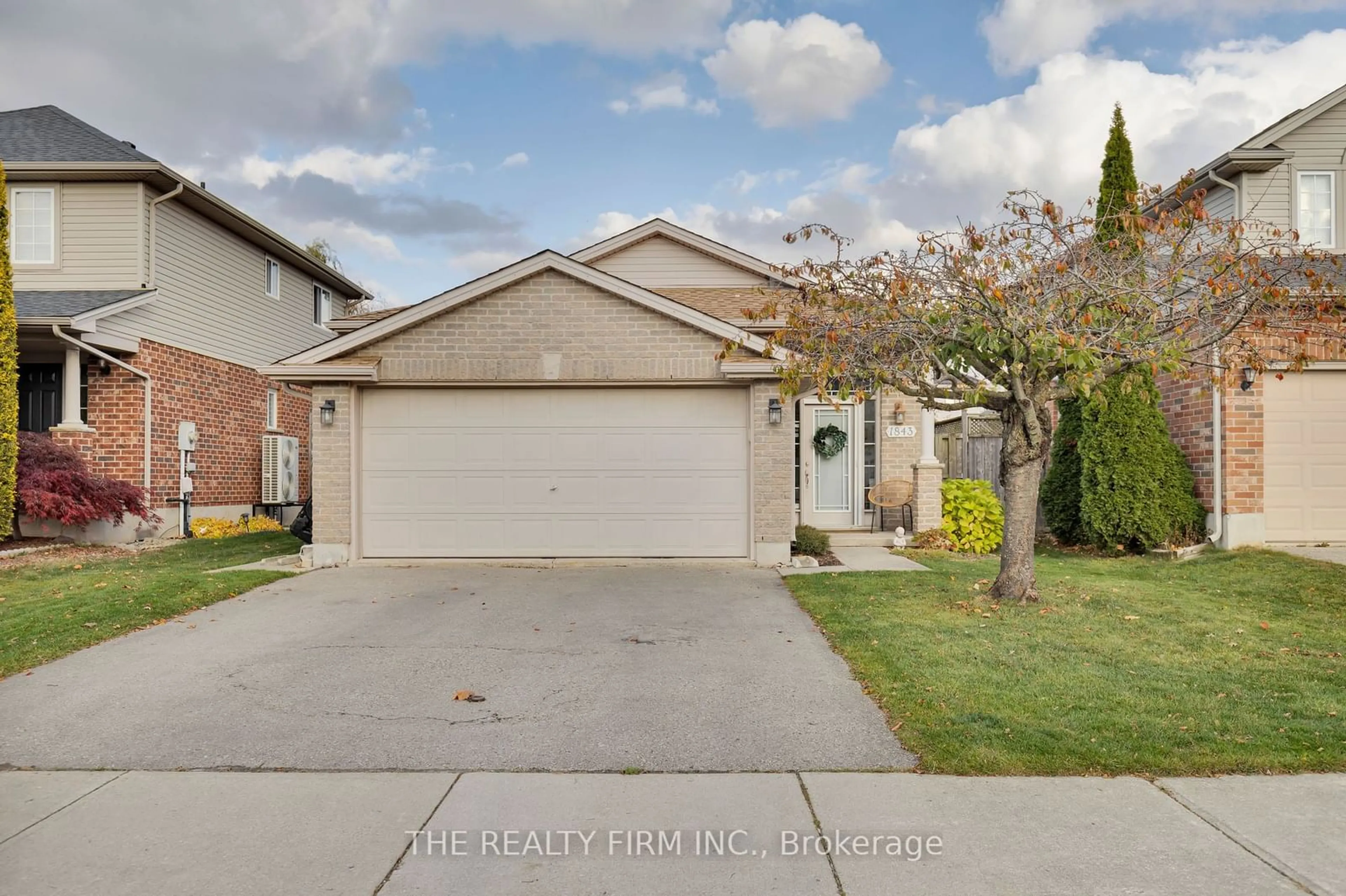 Frontside or backside of a home, the street view for 1843 Bayswater Cres, London Ontario N6G 5N1