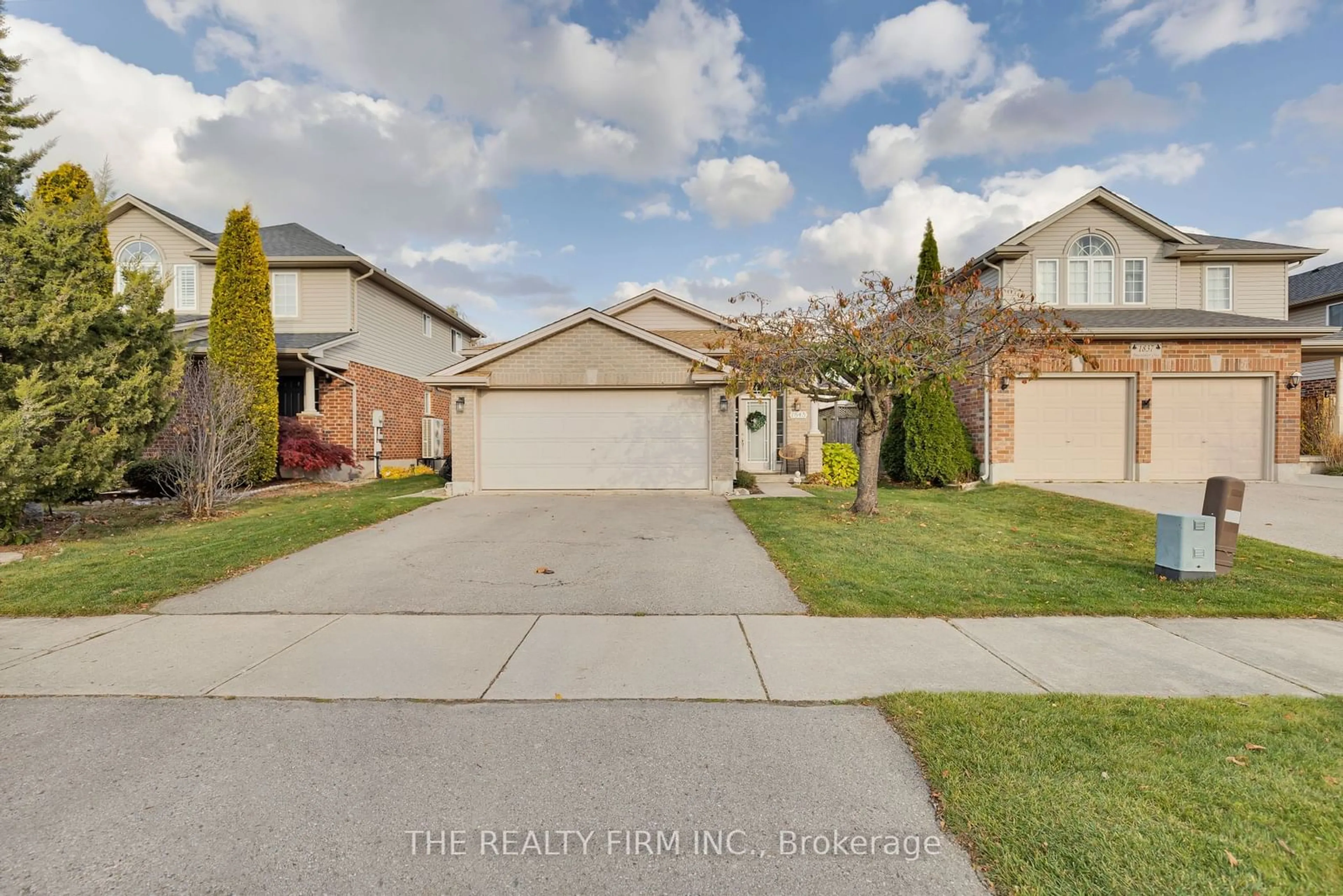 Frontside or backside of a home, the street view for 1843 Bayswater Cres, London Ontario N6G 5N1