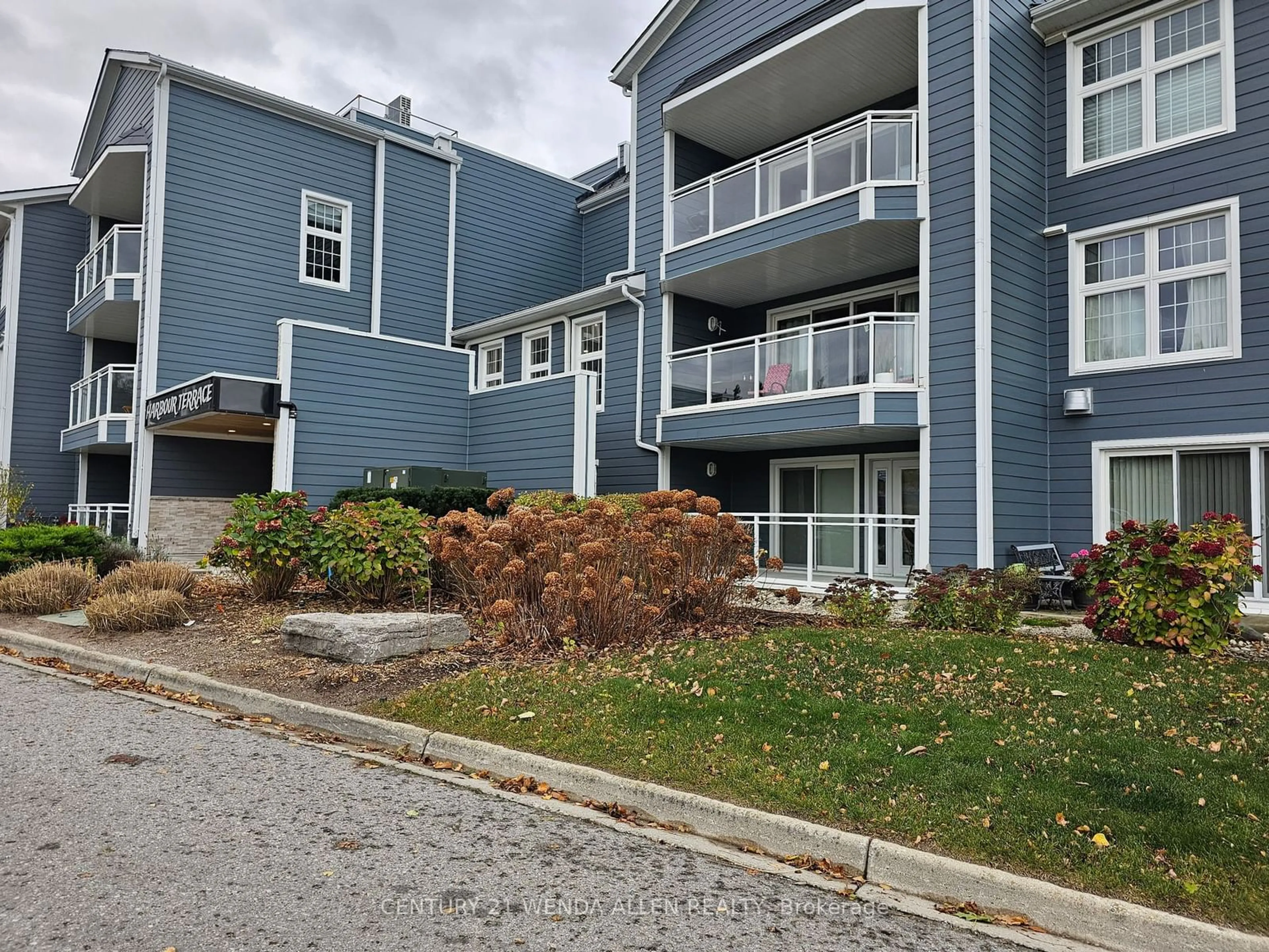 A pic from exterior of the house or condo, the front or back of building for 200 Harbour St #202, Kincardine Ontario N2Z 3A3