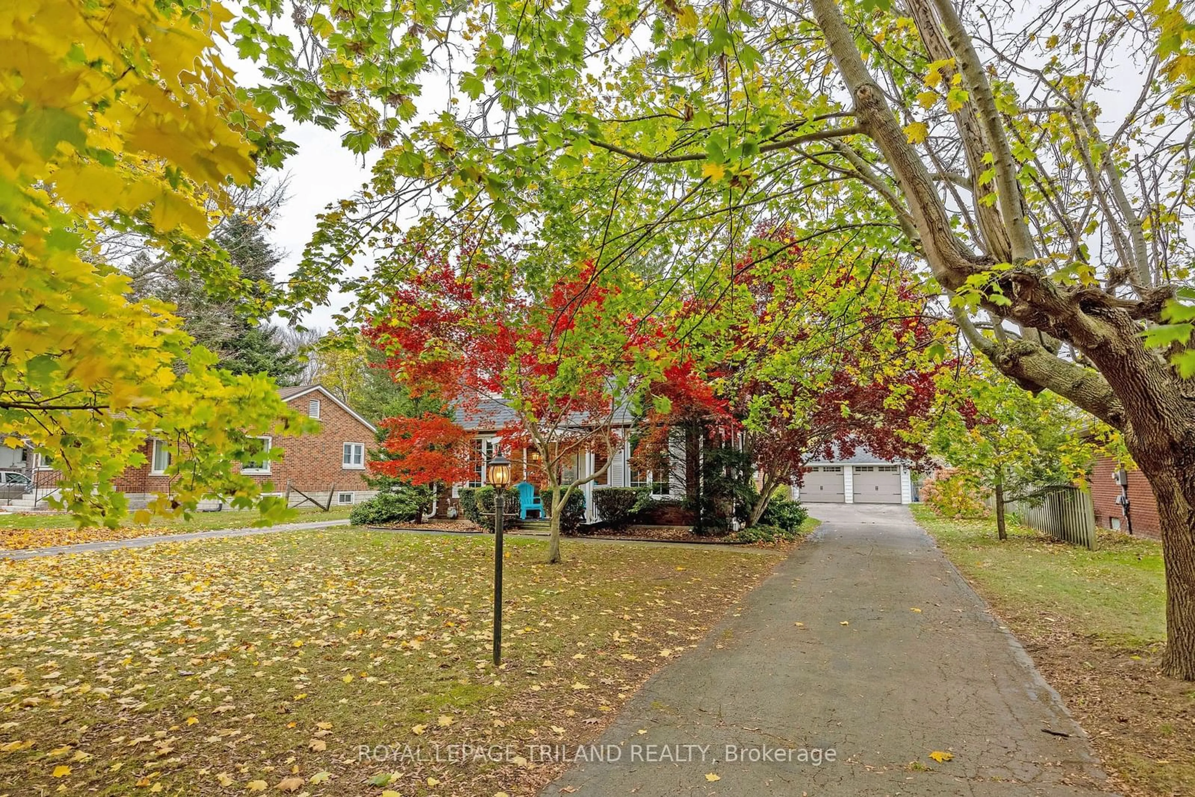 A pic from exterior of the house or condo, the street view for 357 Sunset Dr, Central Elgin Ontario N5R 3C6