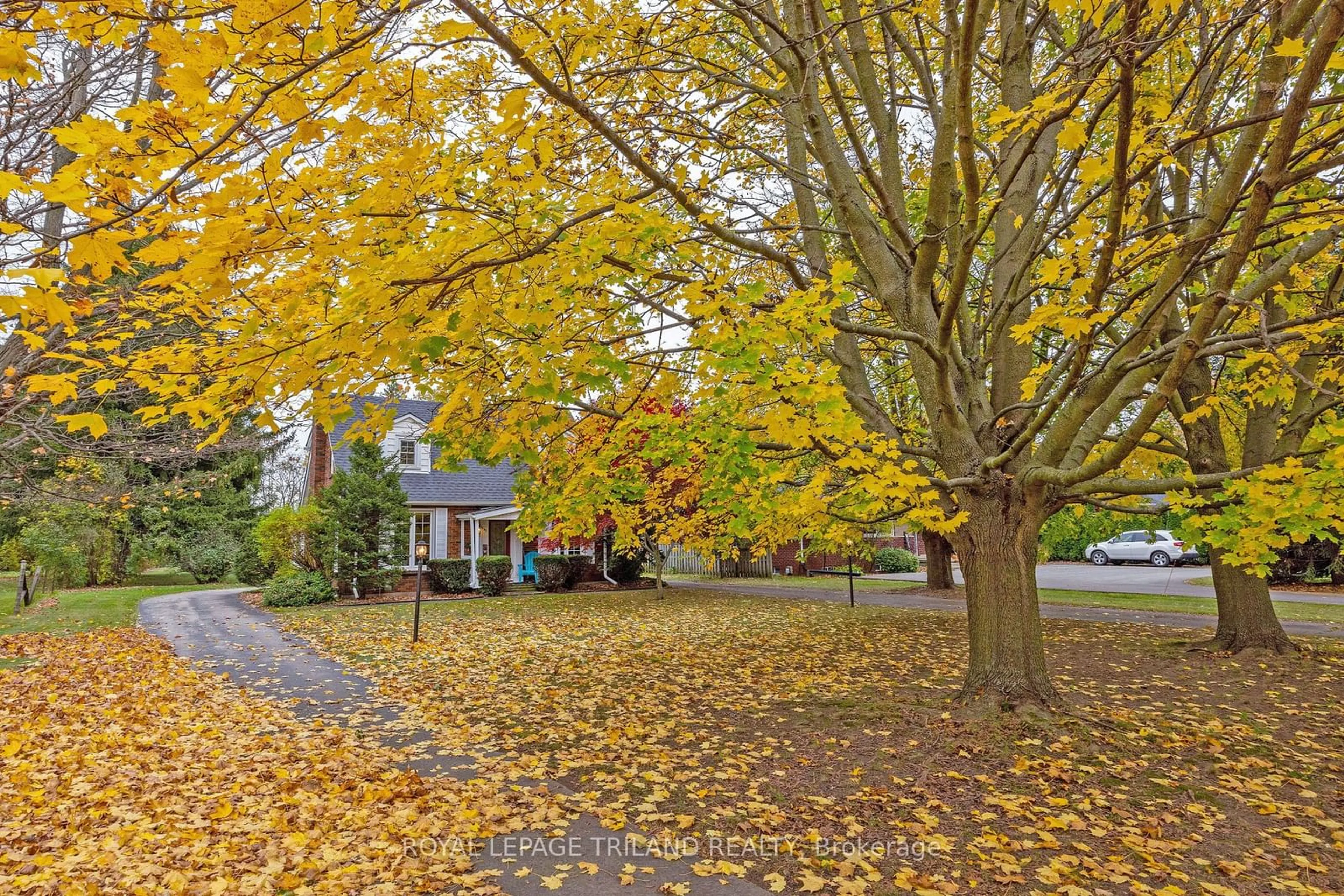 A pic from exterior of the house or condo, the street view for 357 Sunset Dr, Central Elgin Ontario N5R 3C6