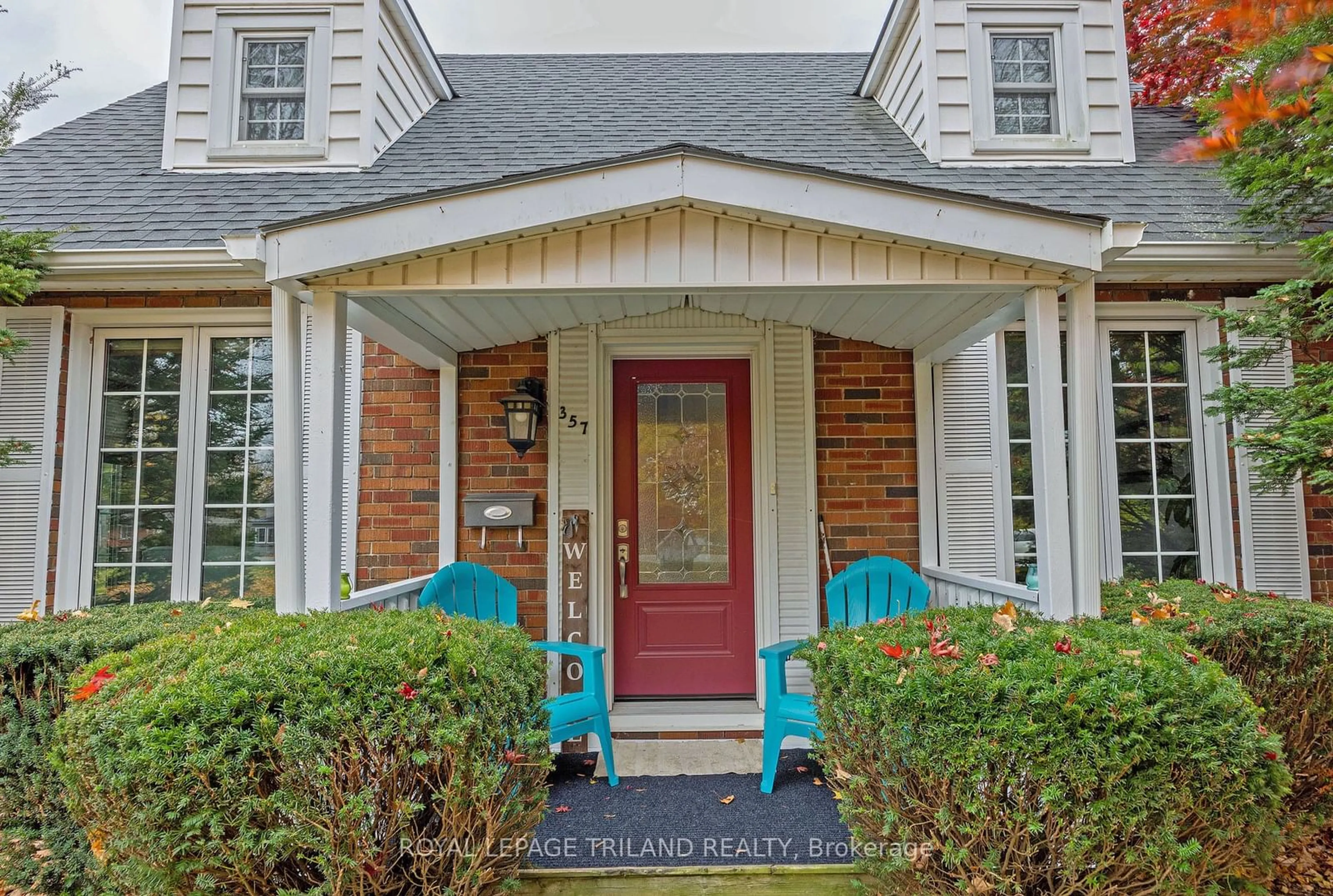 Indoor entryway, wood floors for 357 Sunset Dr, Central Elgin Ontario N5R 3C6