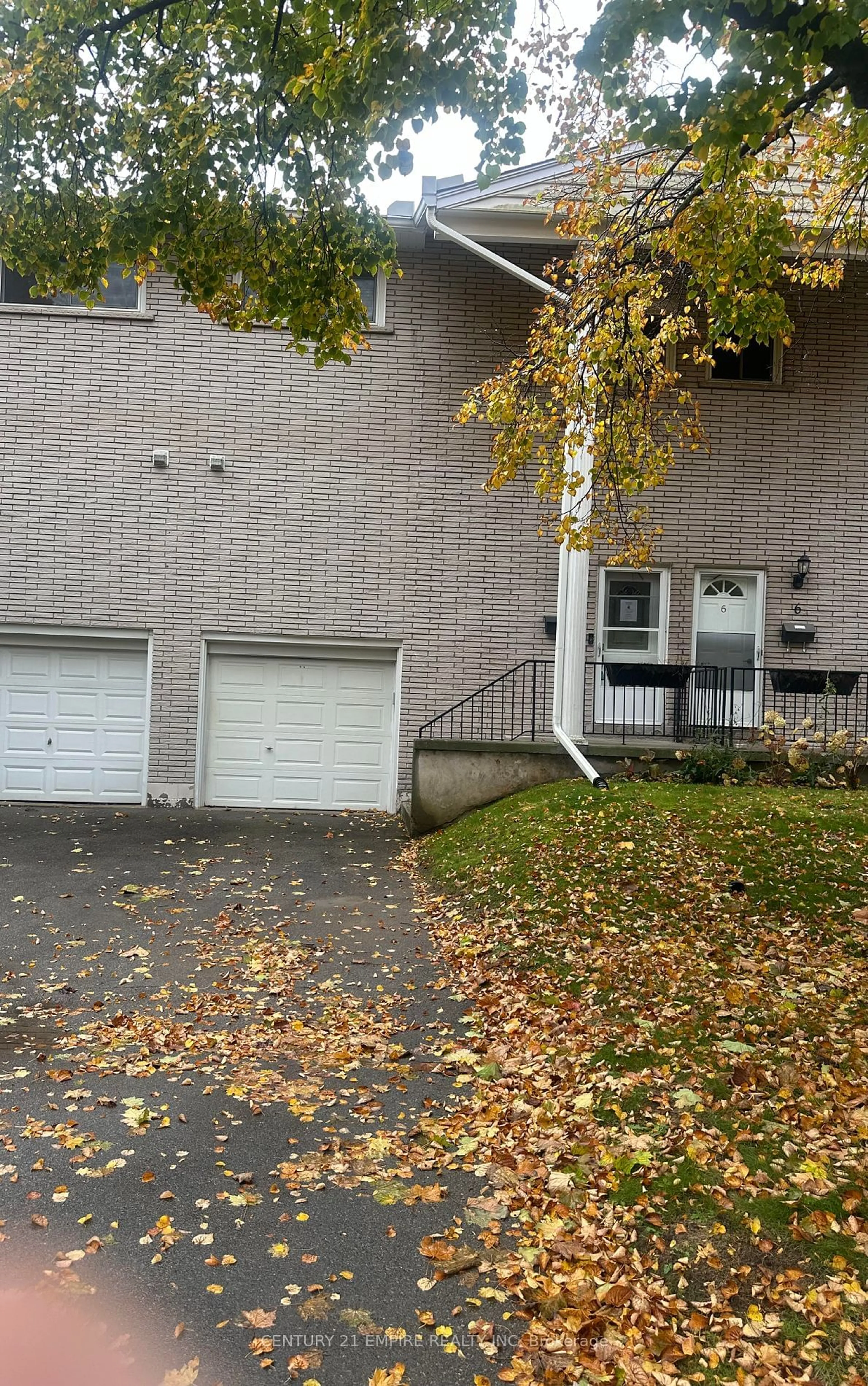 A pic from exterior of the house or condo, the street view for 11 Colmar Pl #5, Hamilton Ontario L9H 4L1