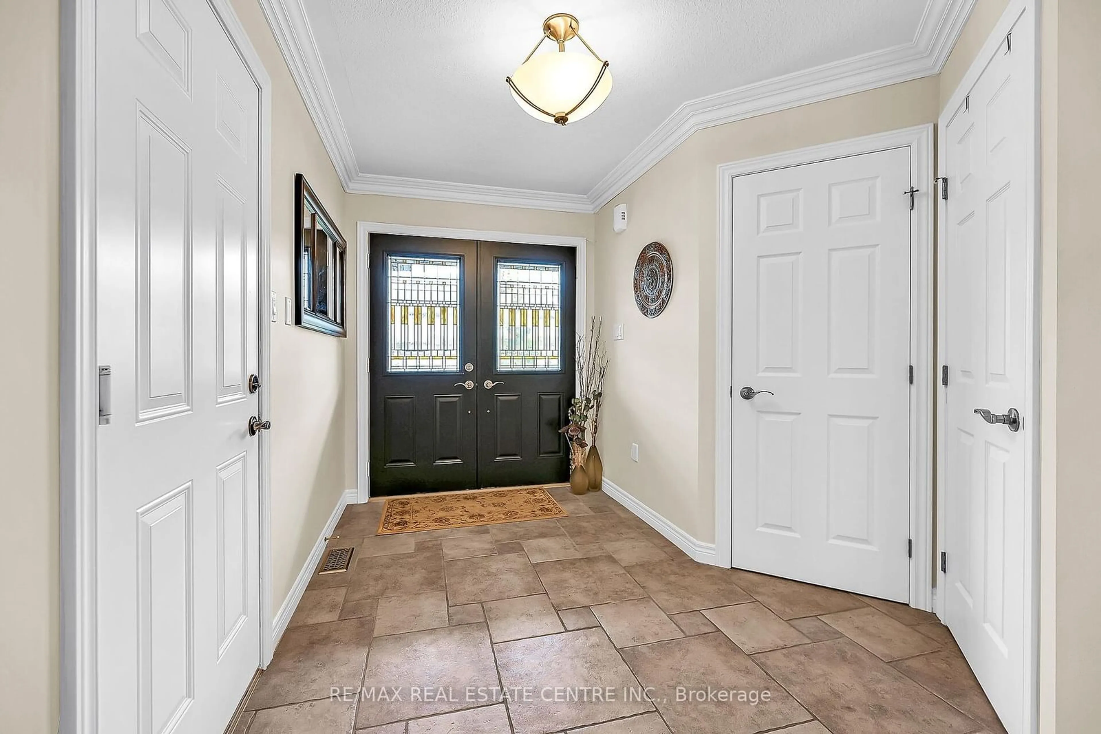 Indoor entryway, wood floors for 226 TANGLEWOOD Dr, Hamilton Ontario L0R 1C0