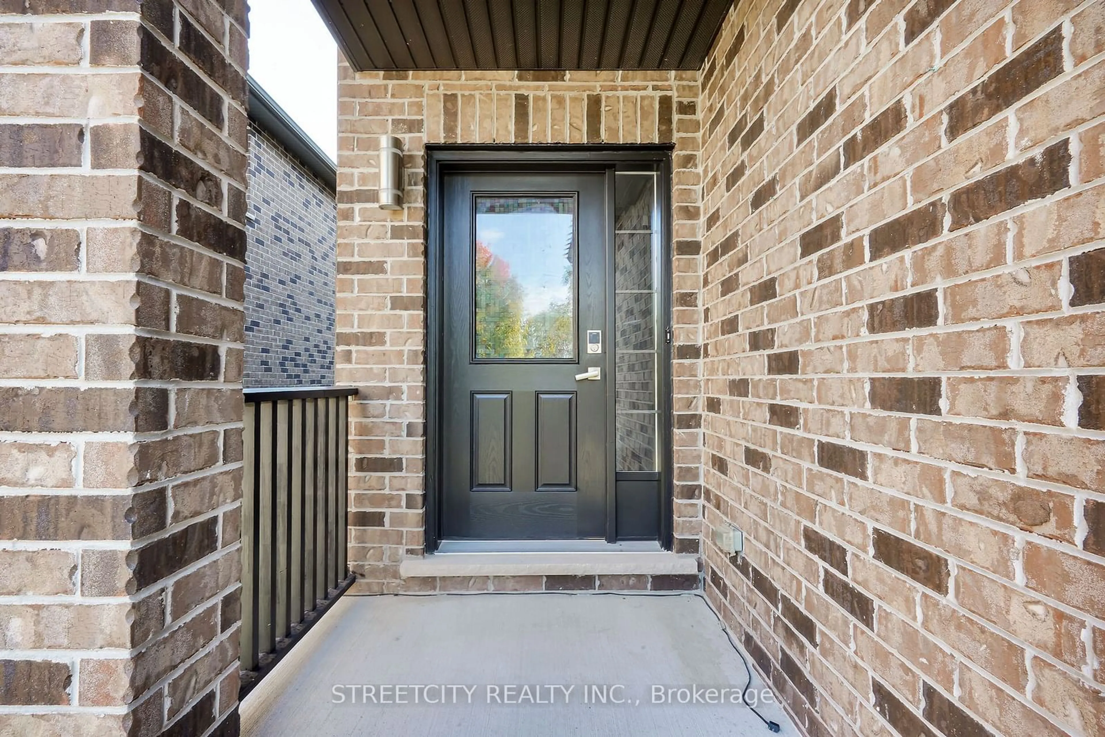 Indoor entryway, wood floors for 1951 Cherrywood Tr, London Ontario N6H 0C9