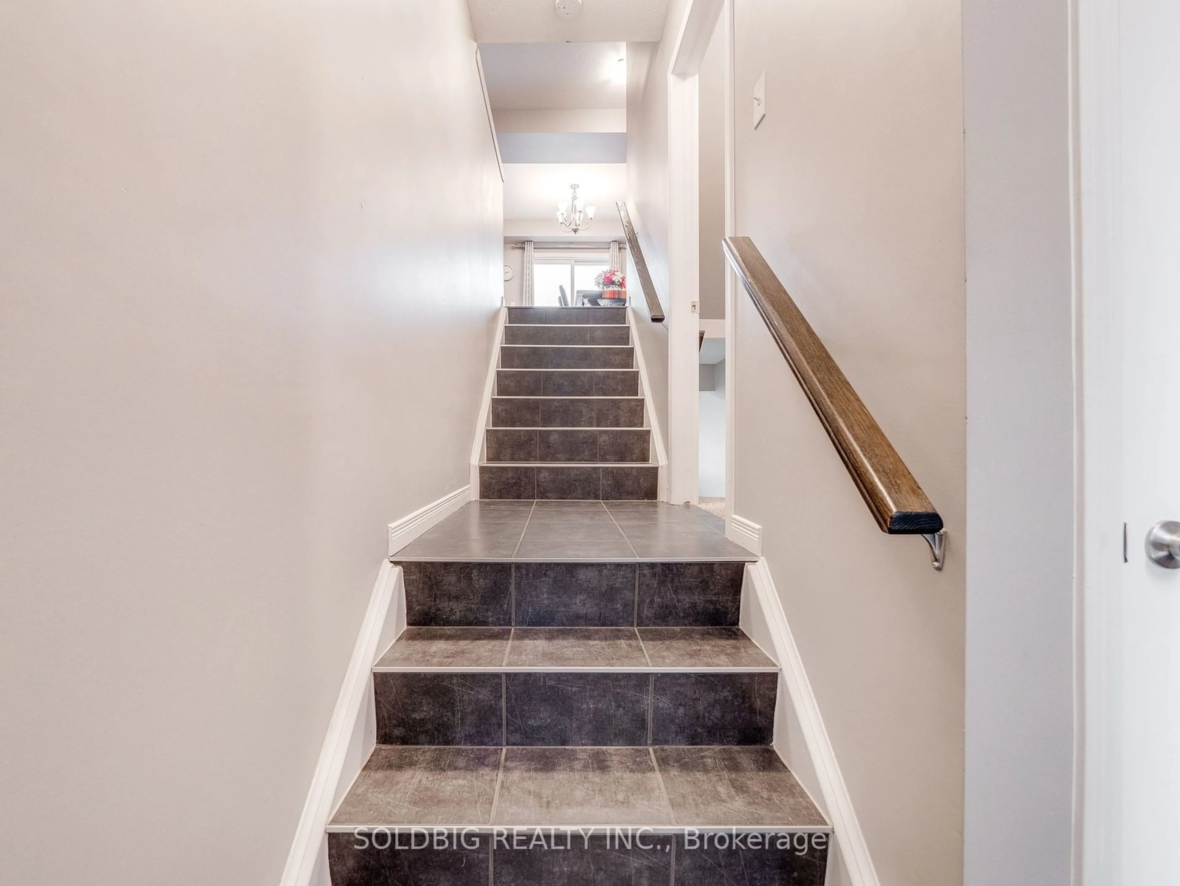 Stairs for 750 Lawrence St #56, Cambridge Ontario N3H 0A9