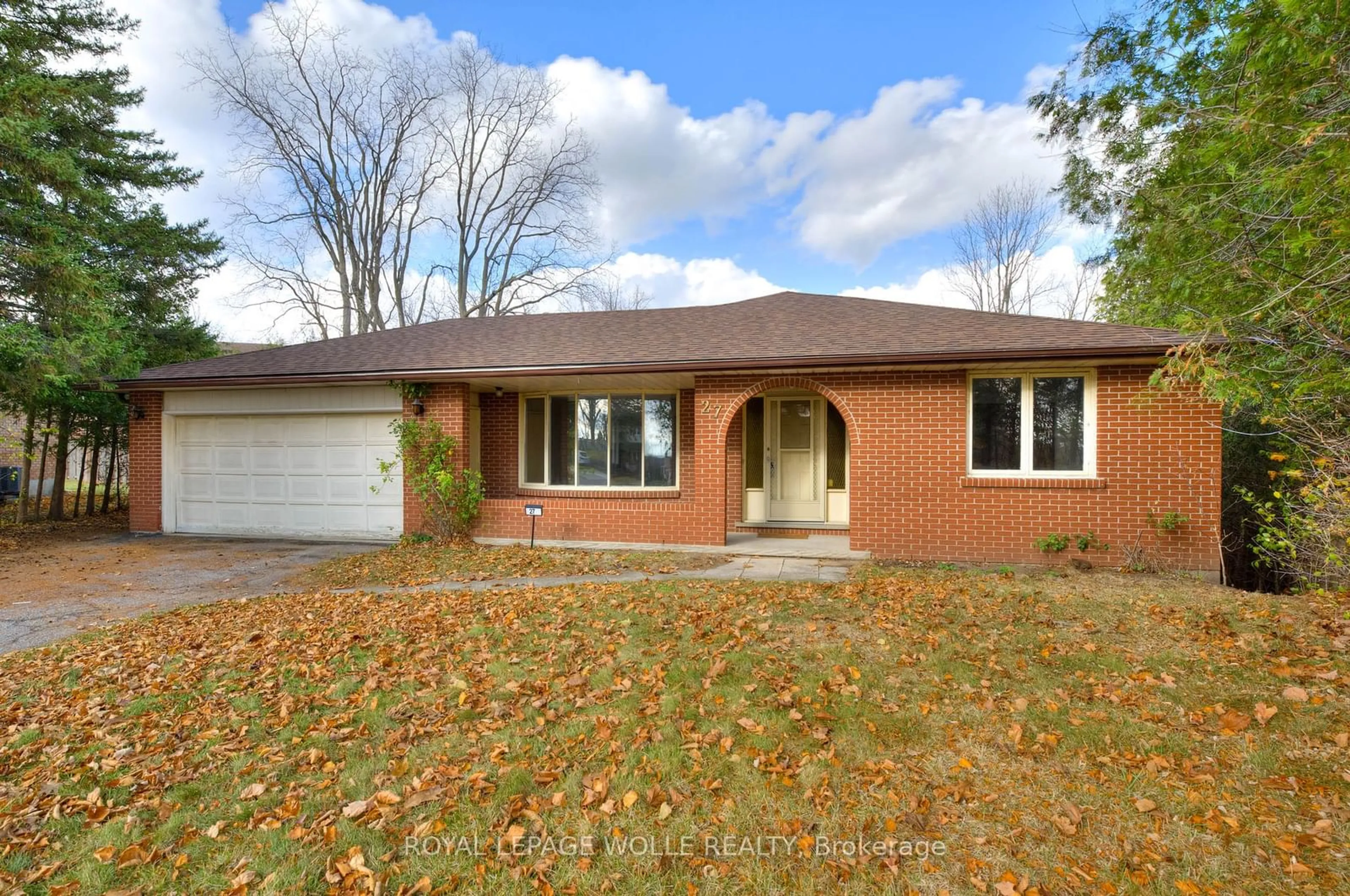 Home with brick exterior material for 27 Hillcrest Crt, Kitchener Ontario N2K 2S4