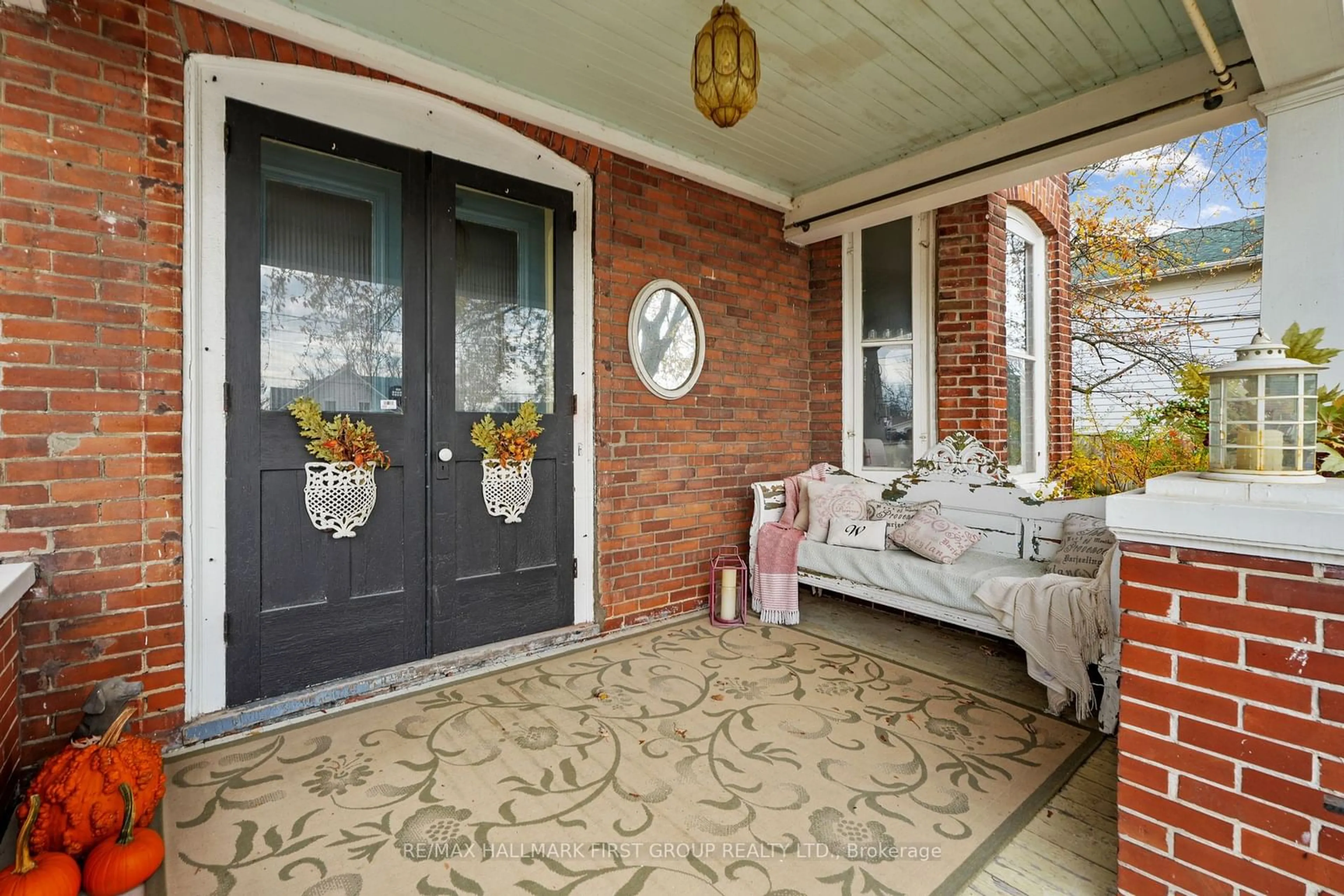 Indoor entryway, ceramic floors for 57 King St, Cramahe Ontario K0K 1S0